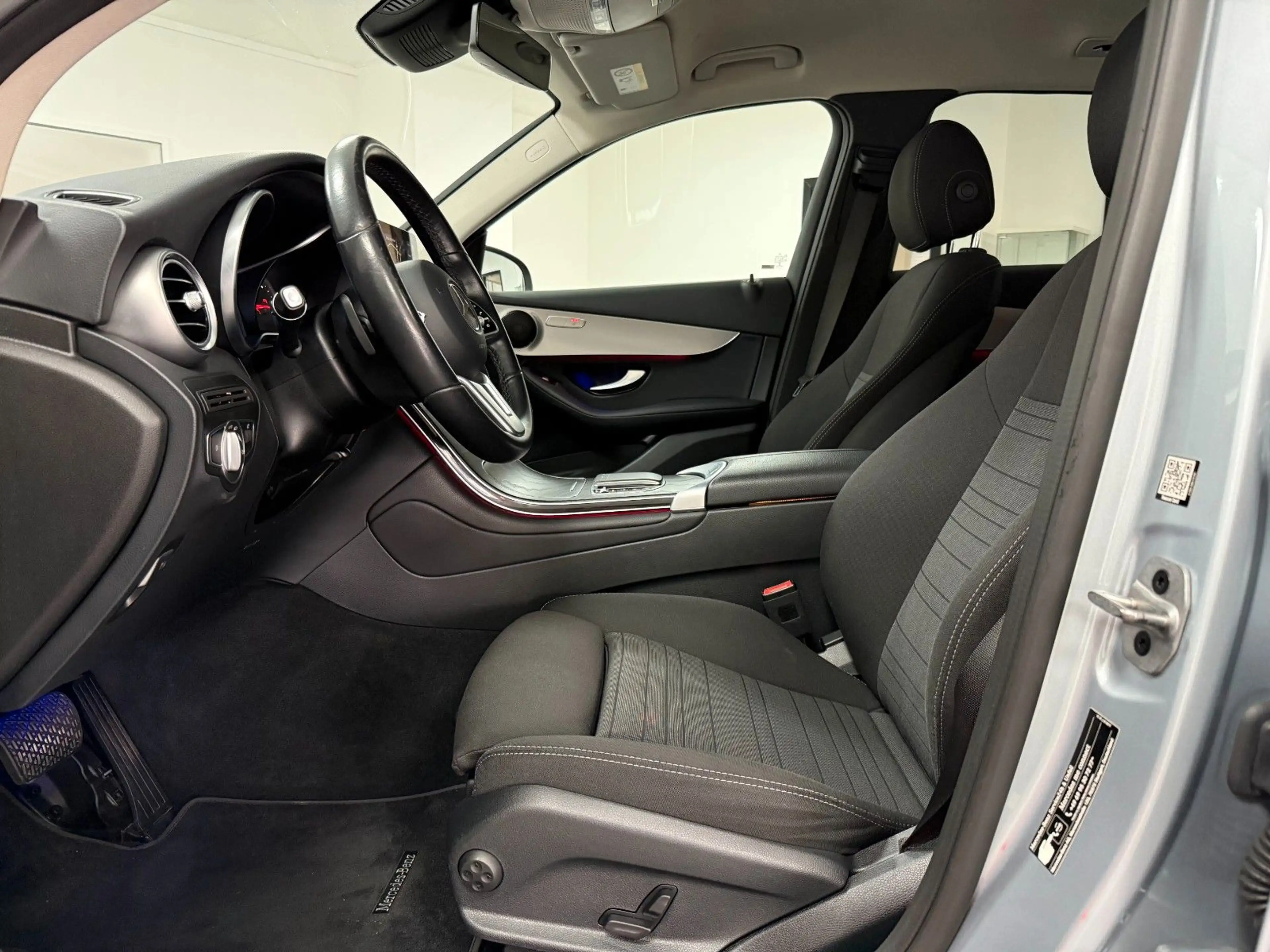Mercedes-Benz GLC 220 d 4MATIC/LED/KAMERA/SHZ/DISTR/NAVI/CARPLA — photo 7