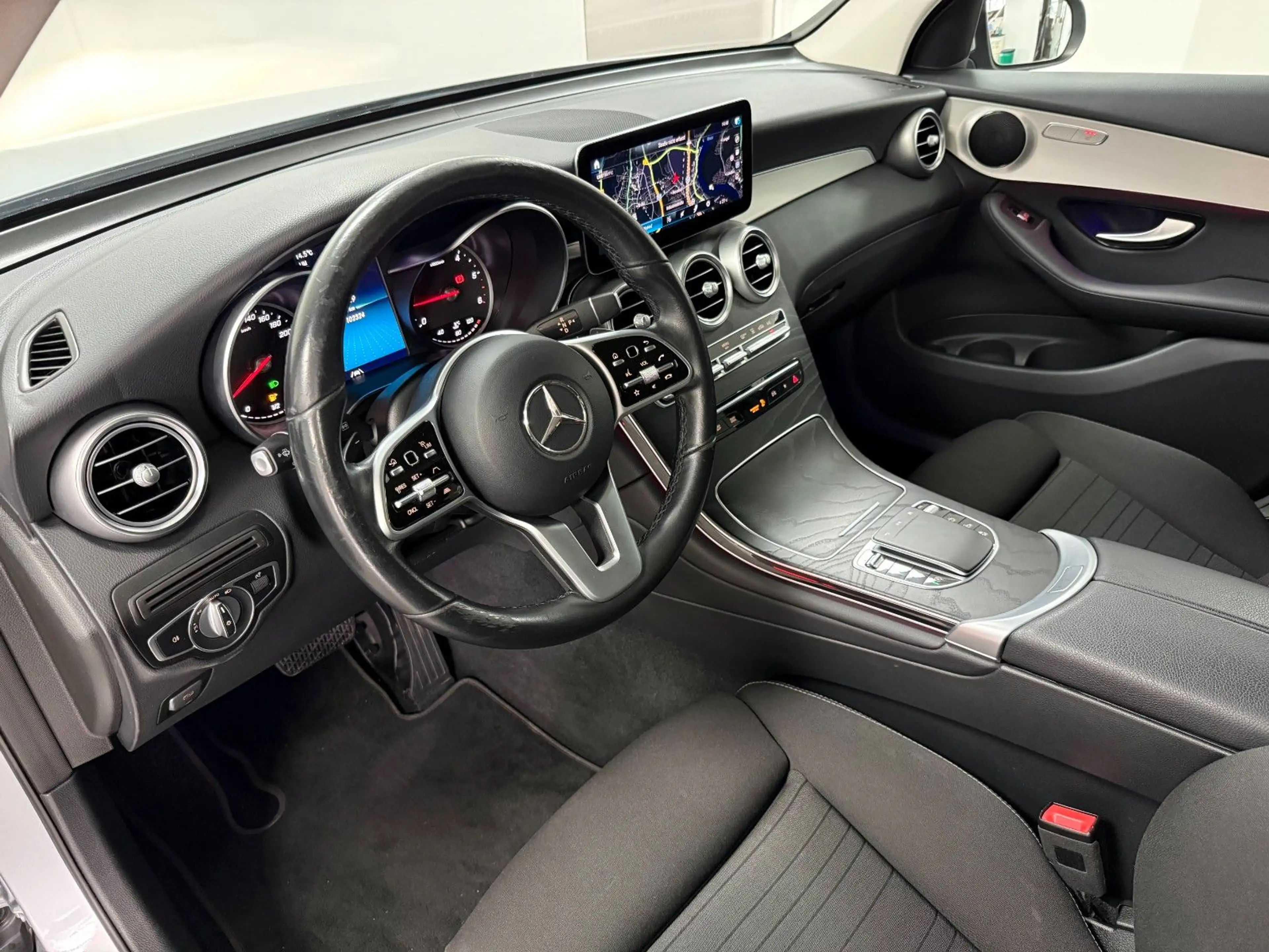 Mercedes-Benz GLC 220 d 4MATIC/LED/KAMERA/SHZ/DISTR/NAVI/CARPLA — photo 8