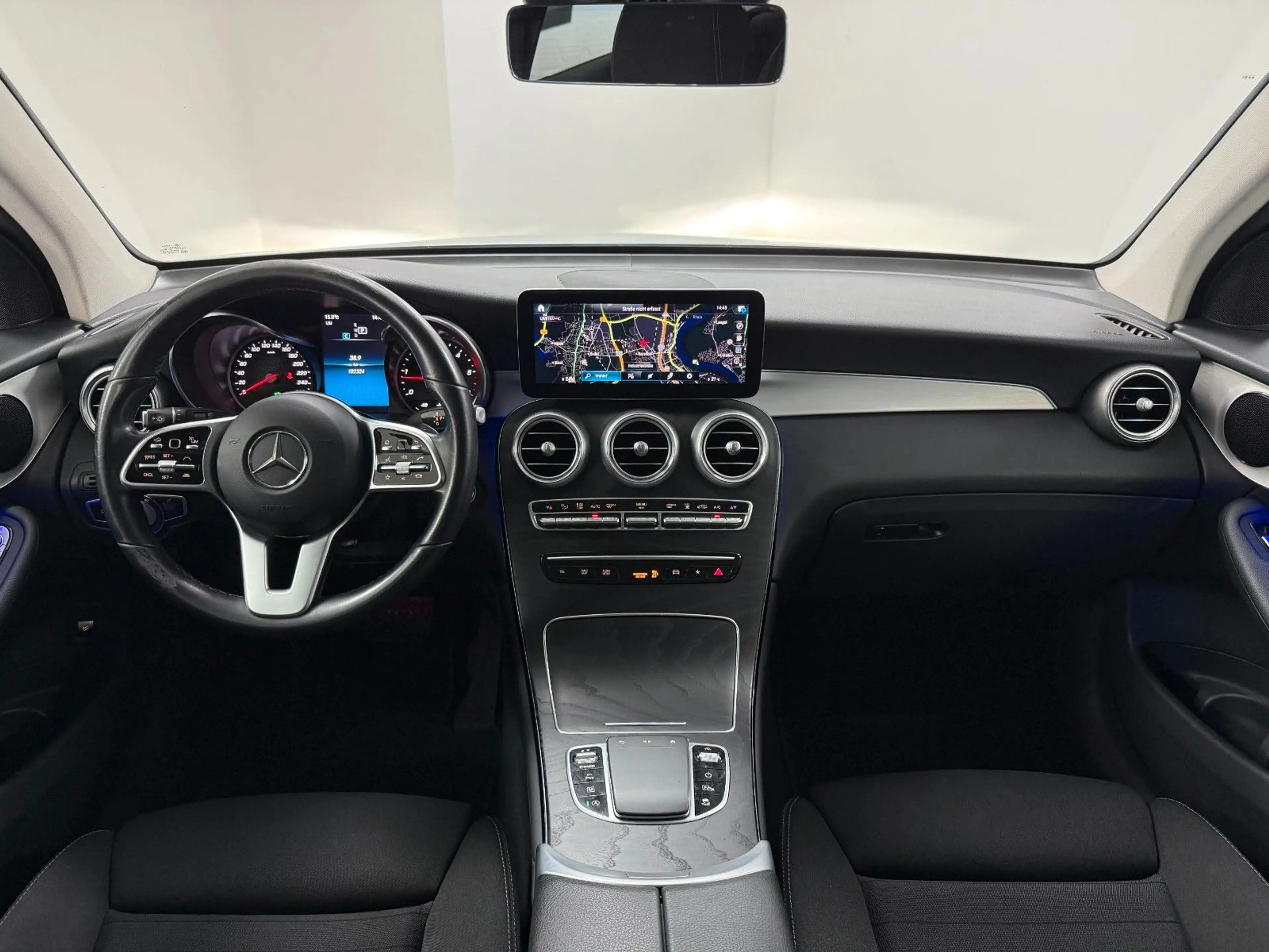 Mercedes-Benz GLC 220 d 4MATIC/LED/KAMERA/SHZ/DISTR/NAVI/CARPLA — photo 9