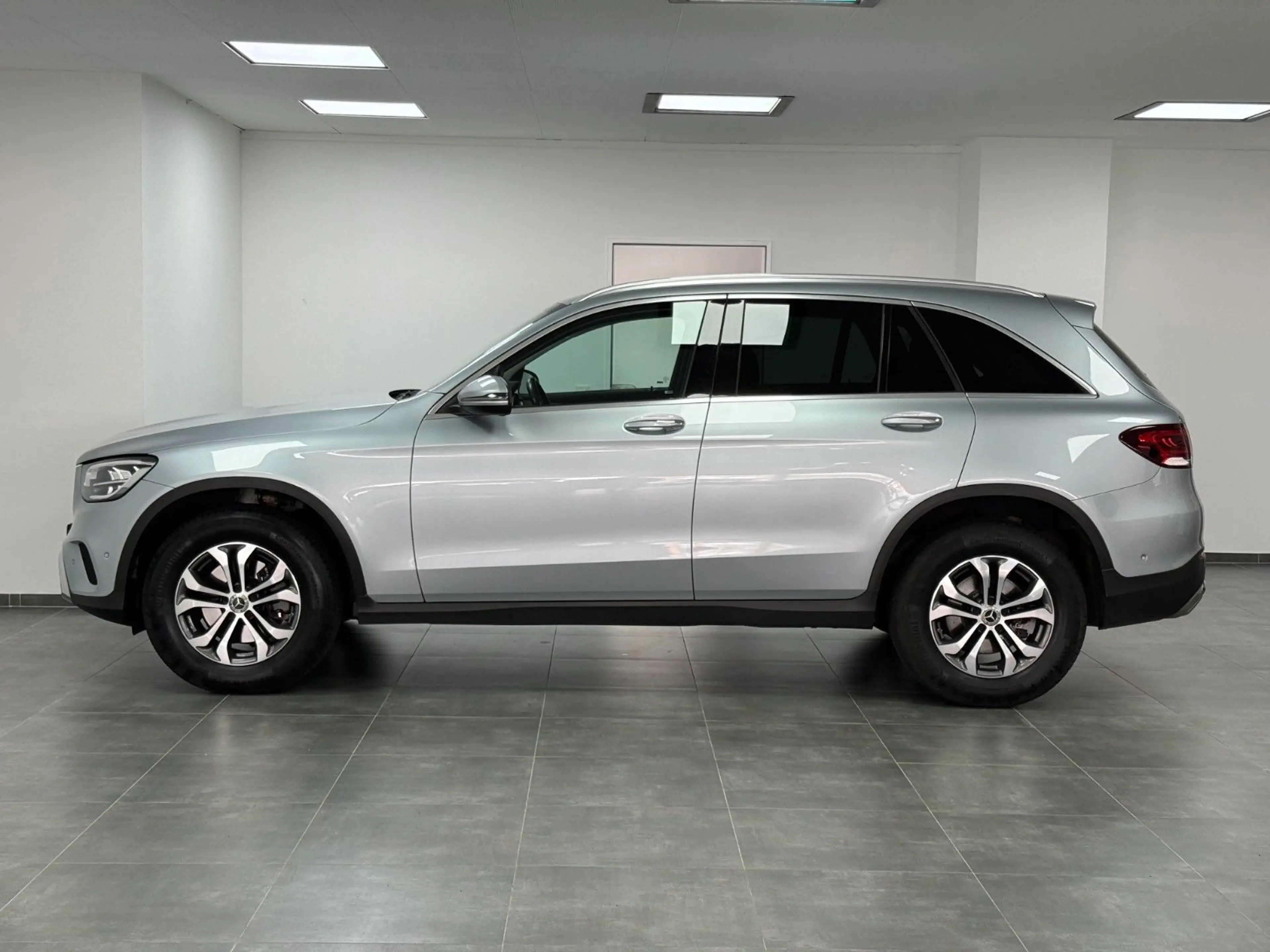 Mercedes-Benz GLC 220 d 4MATIC/LED/KAMERA/SHZ/DISTR/NAVI/CARPLA — photo 5