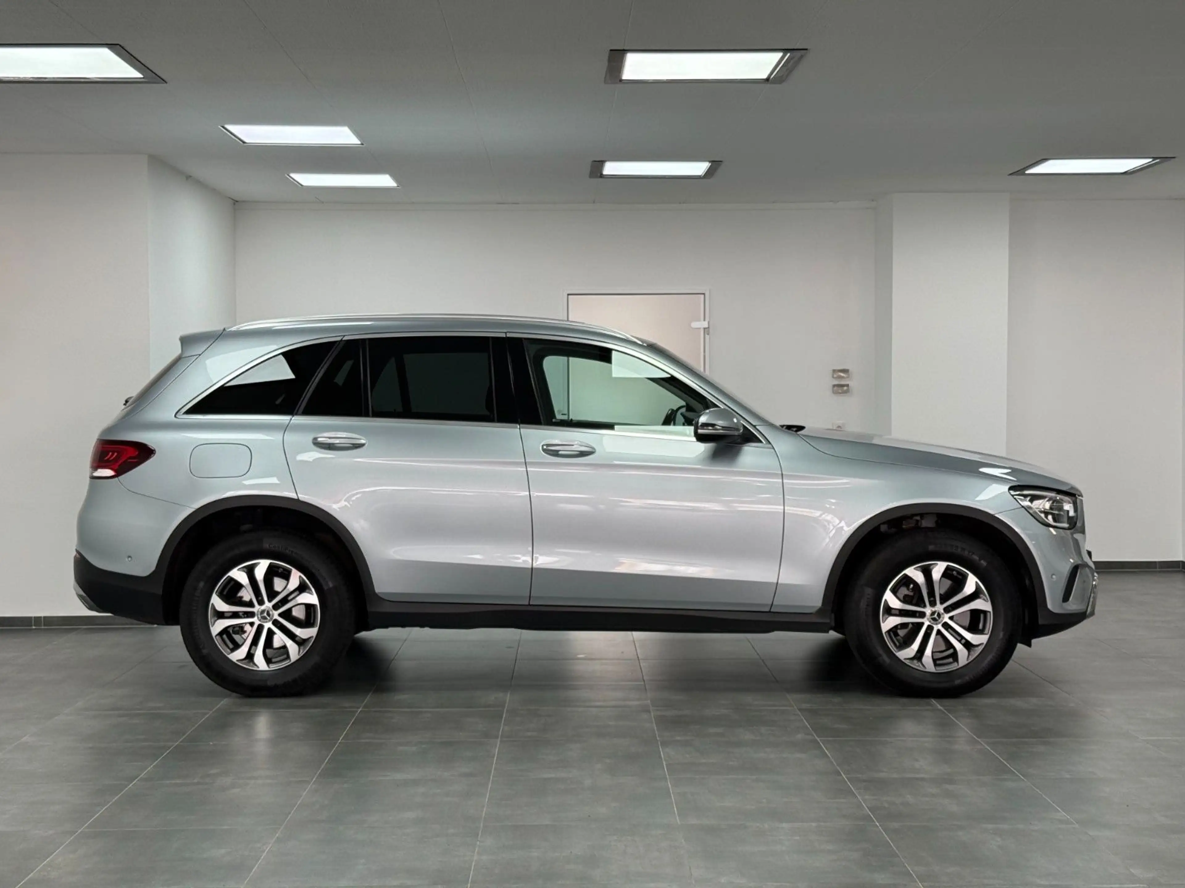 Mercedes-Benz GLC 220 d 4MATIC/LED/KAMERA/SHZ/DISTR/NAVI/CARPLA — photo 6