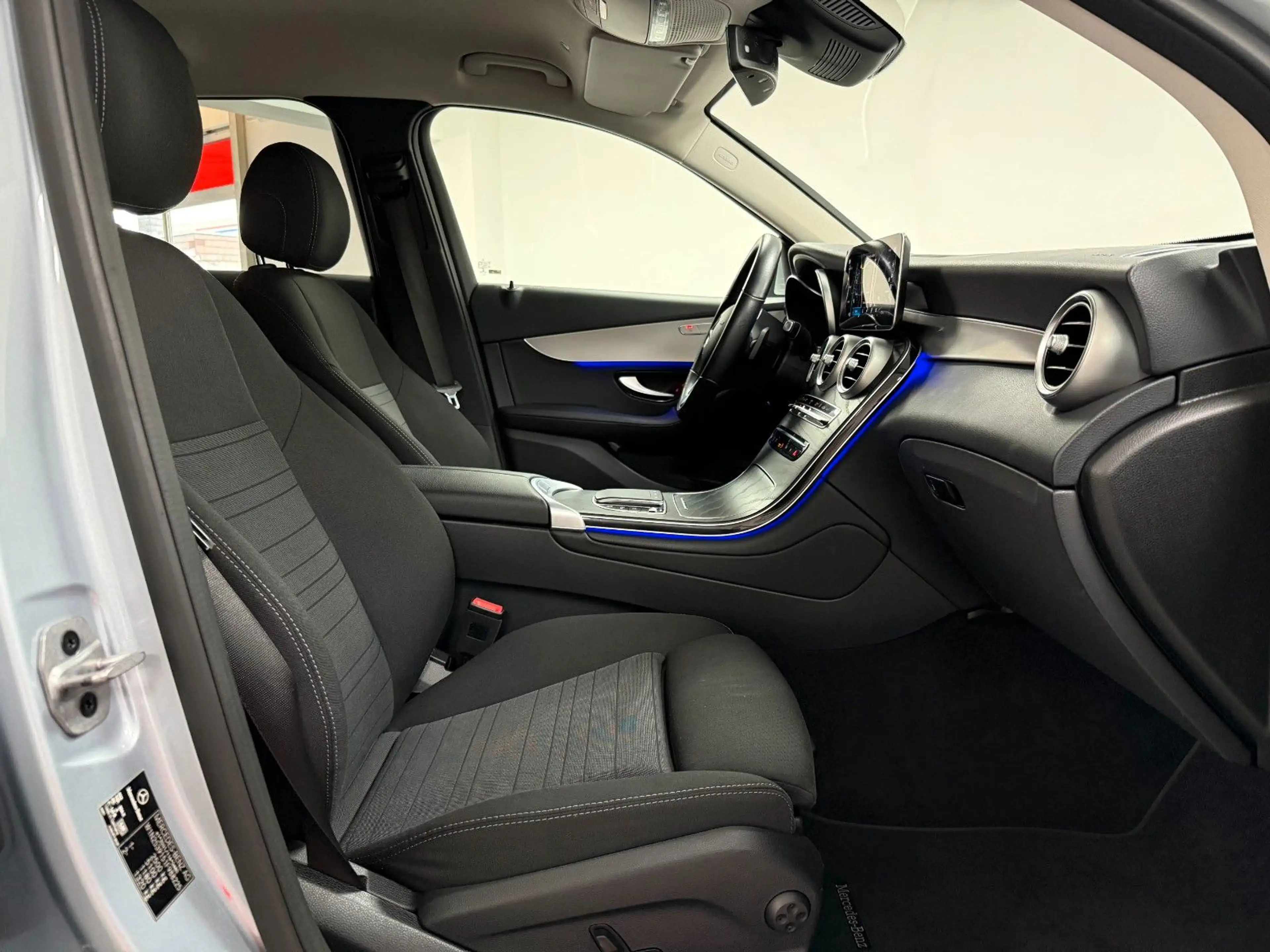 Mercedes-Benz GLC 220 d 4MATIC/LED/KAMERA/SHZ/DISTR/NAVI/CARPLA — photo 11