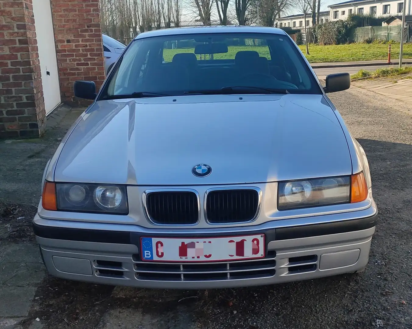 BMW 320 320i - 2