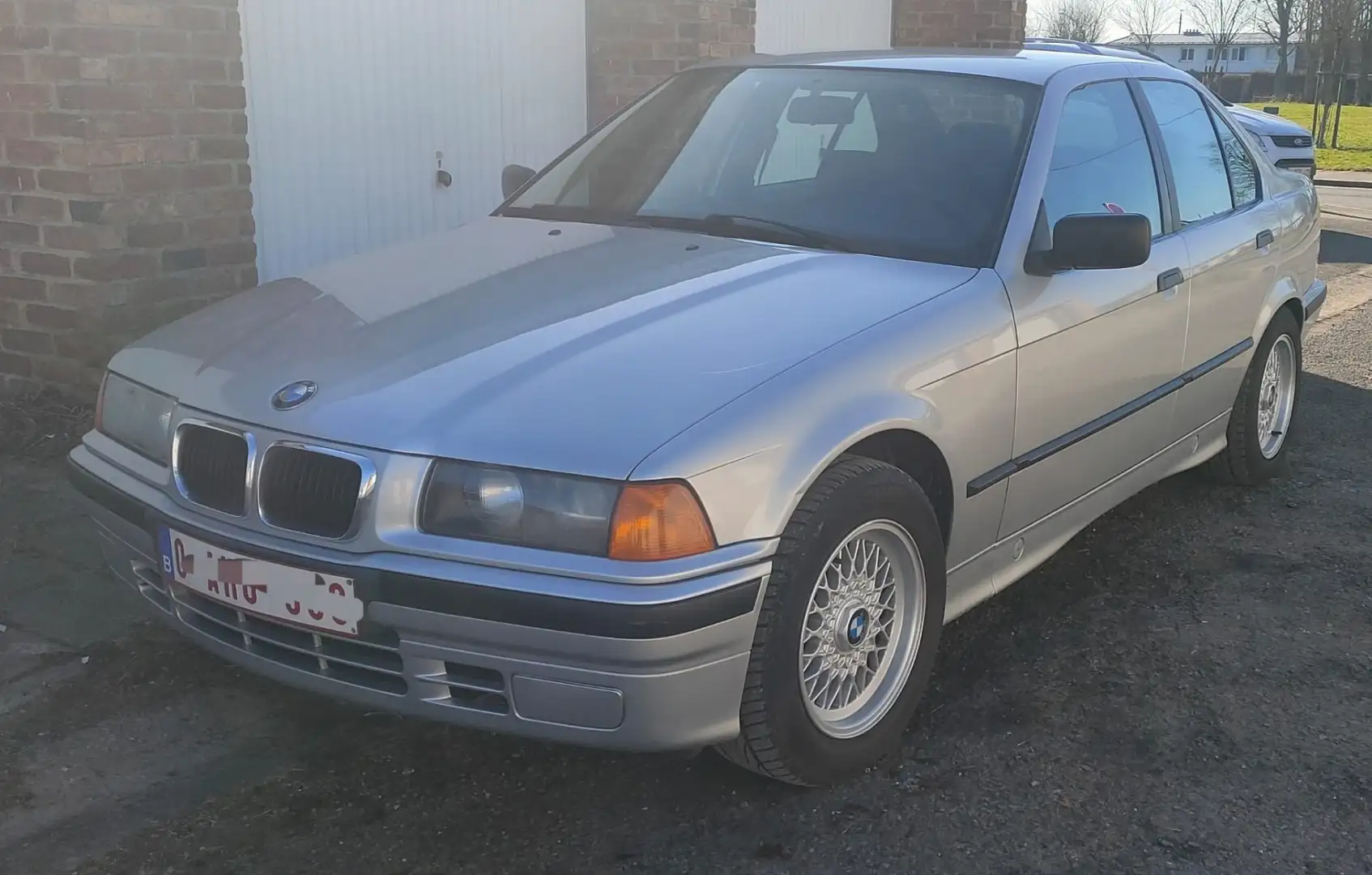 BMW 320 320i - 1