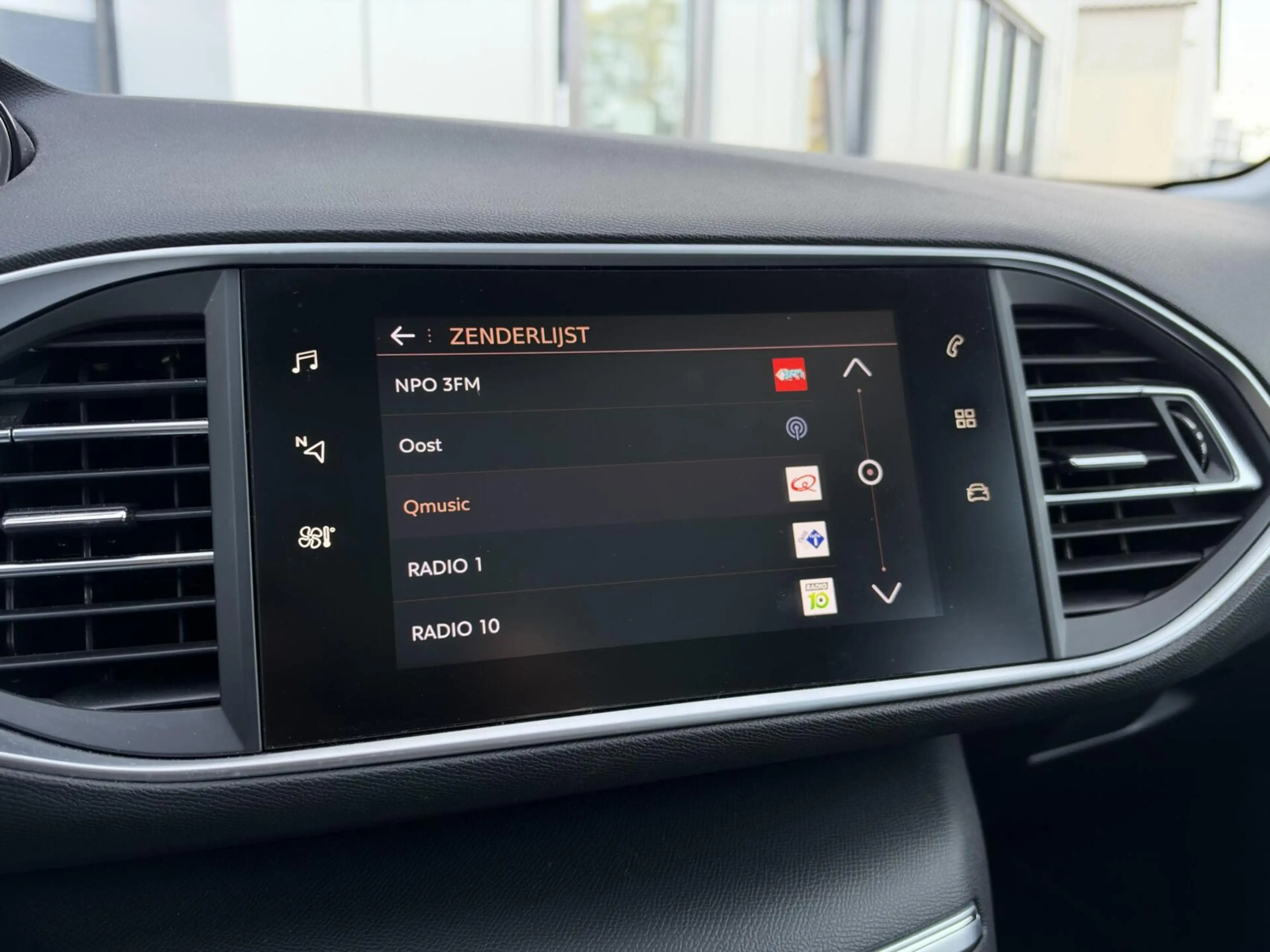 Peugeot 308 SW 1.2 PureTech Blue Lease Premium | Panorama | Ca — photo 18