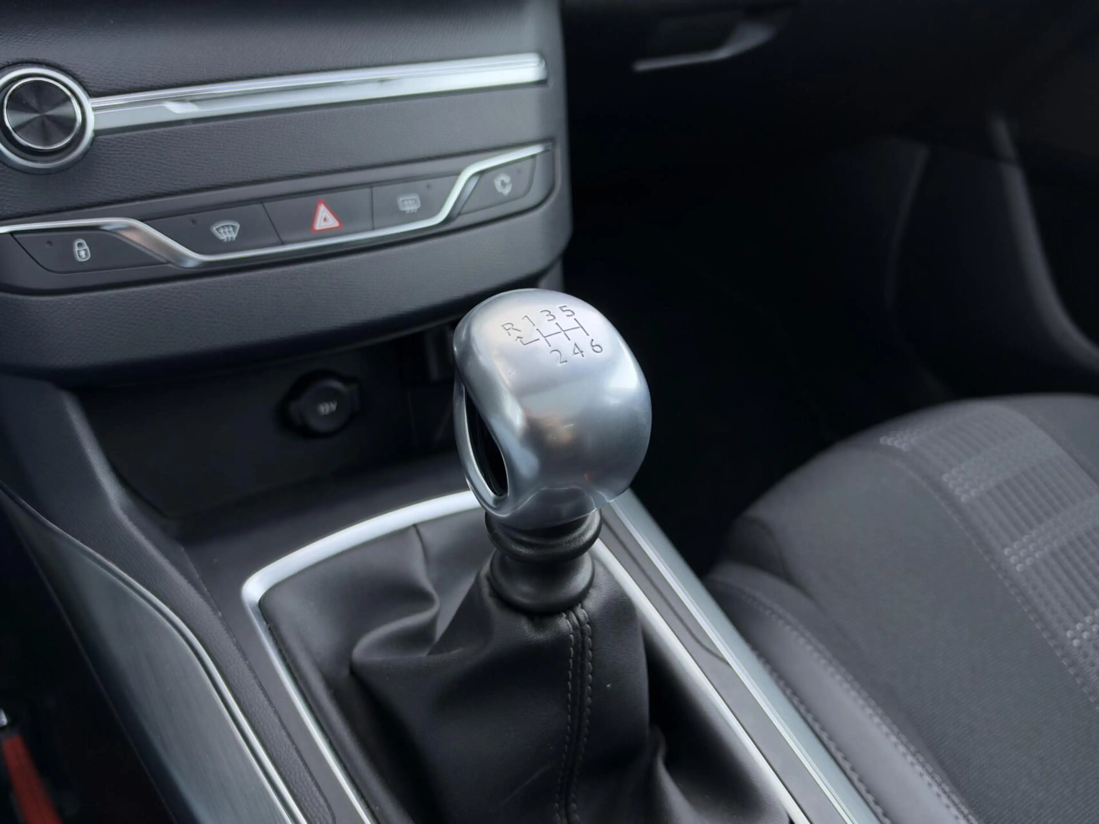Peugeot 308 SW 1.2 PureTech Blue Lease Premium | Panorama | Ca — photo 21