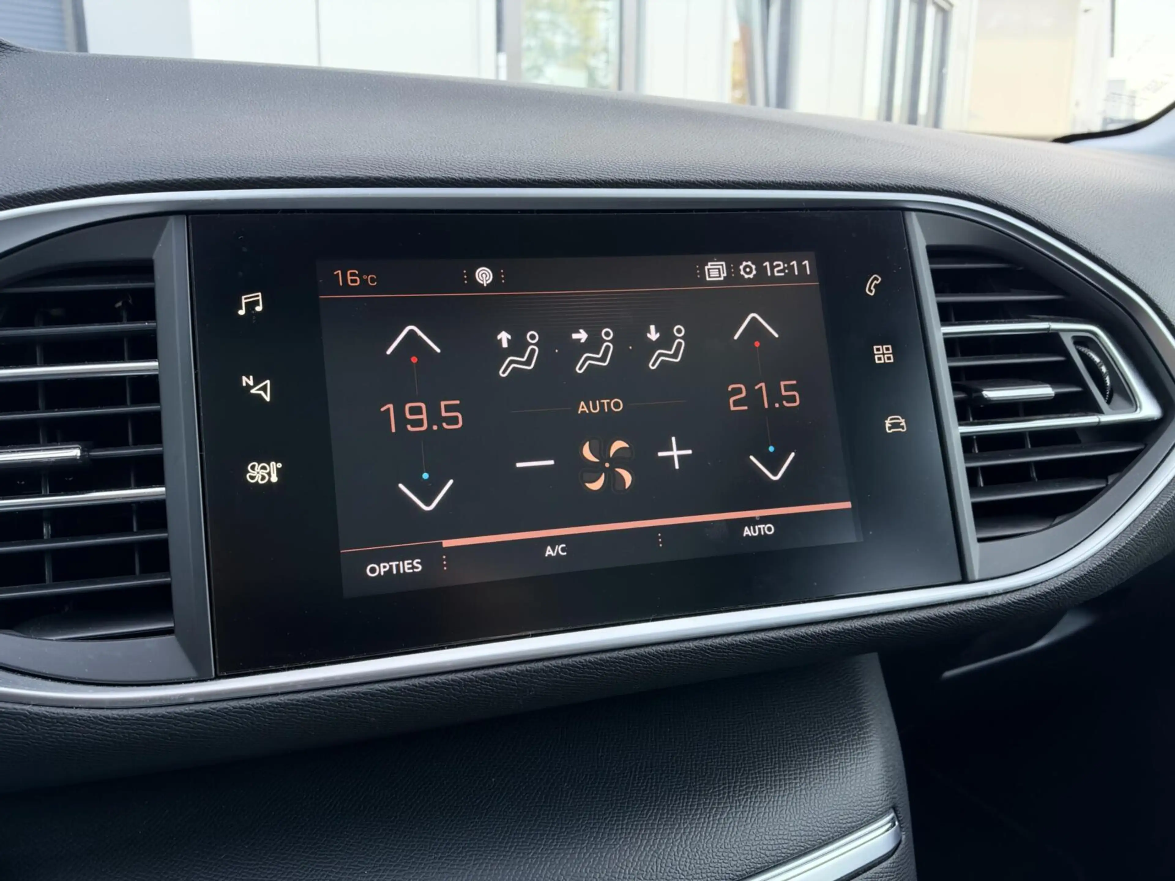 Peugeot 308 SW 1.2 PureTech Blue Lease Premium | Panorama | Ca — photo 17