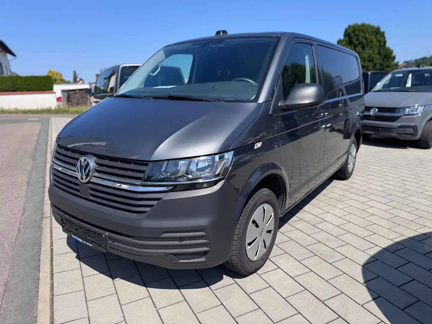 Volkswagen T6.1 Transporter DSG/AHK/Luftstandheizung/Kamera/Heckklappe/Schrank Grau - 1