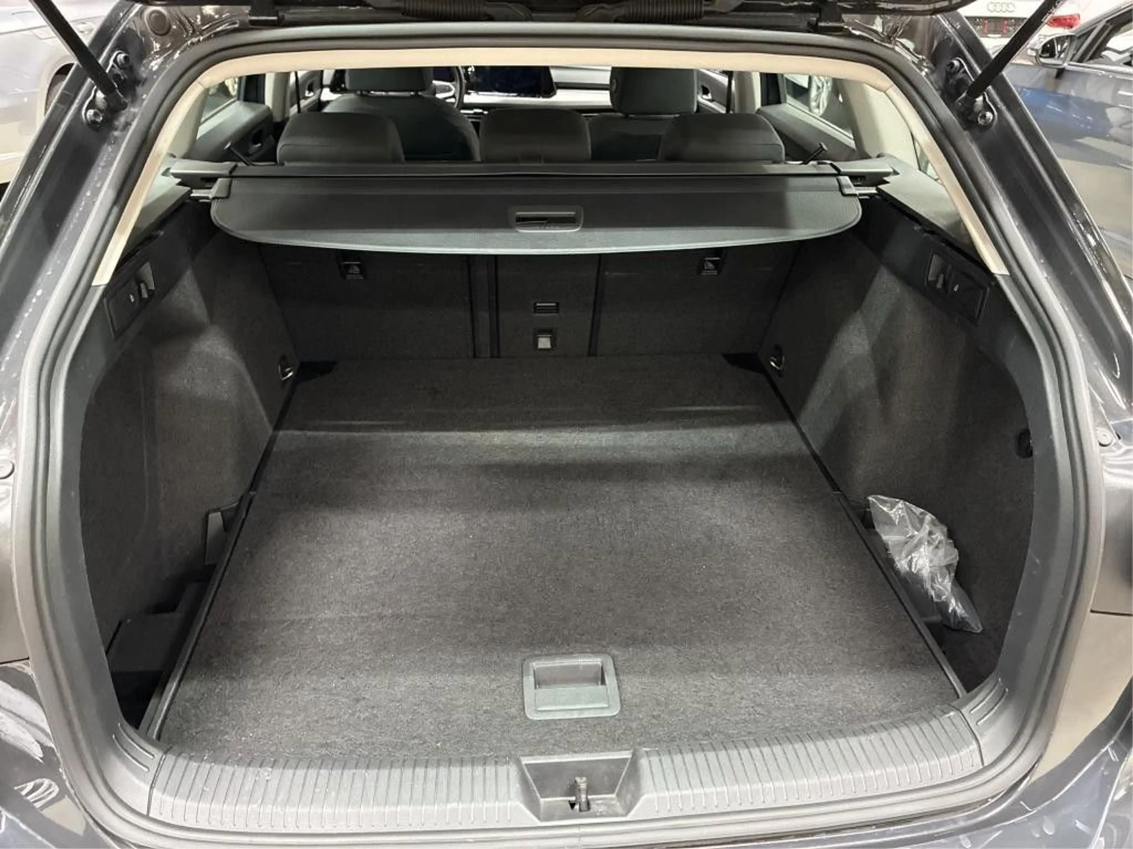 Volkswagen Golf VIII Variant Life 2.0 TDI Navi LED PDC — photo 7