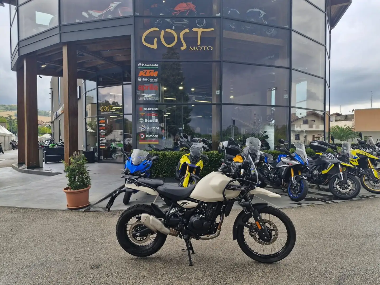 Royal Enfield Himalayan - 1