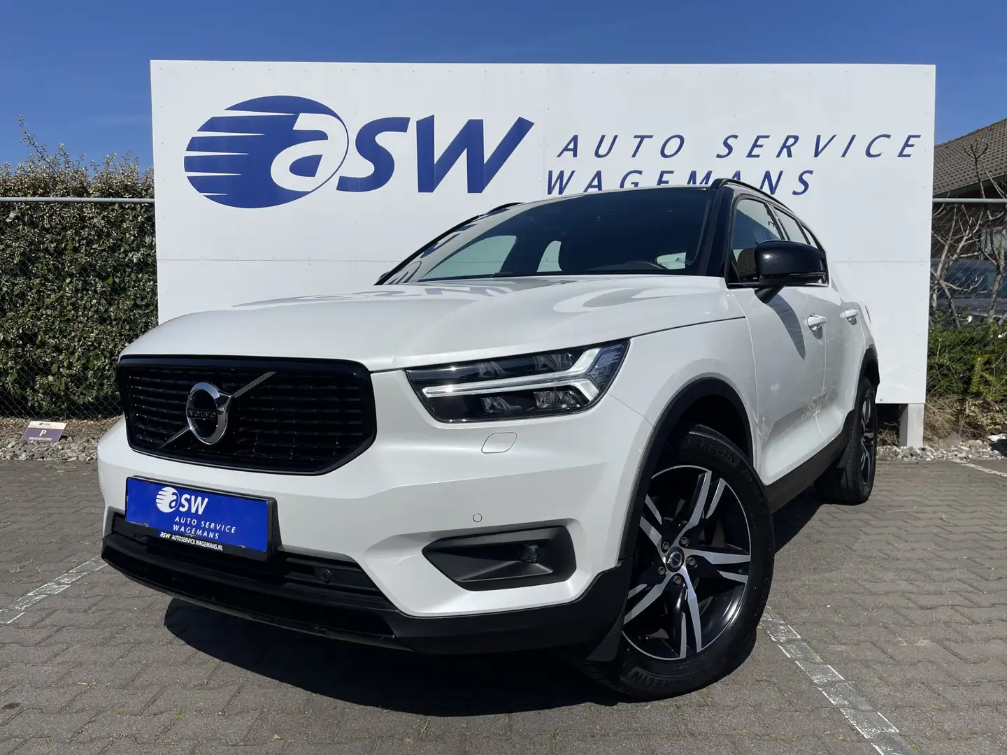 Volvo XC40 2.0 T4 AWD R-Design | CarPlay | Camera | LED | Par Wit - 2