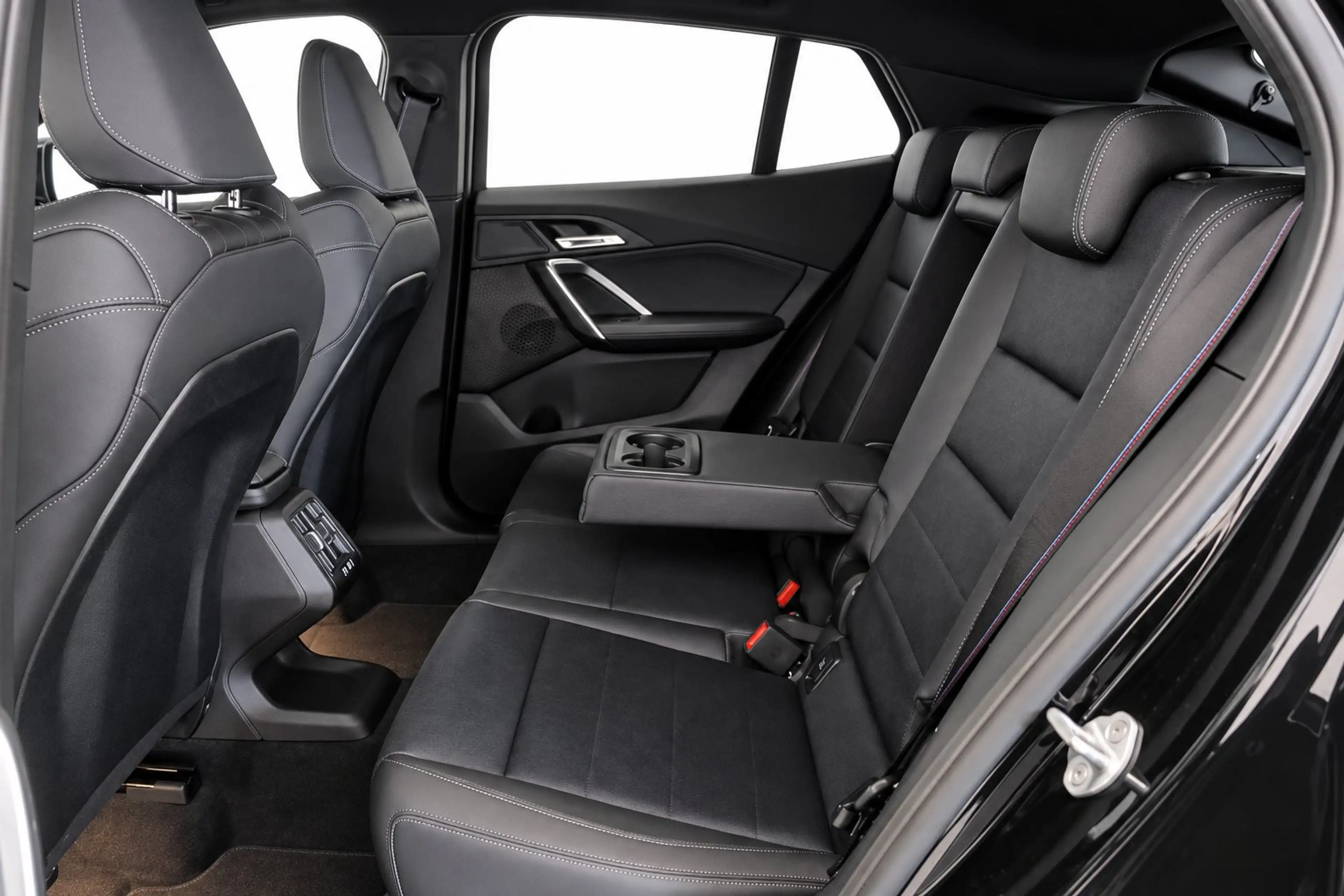 BMW X2 20d xDrive M Sport PRO AHK/ACC/360°/ICONICGLOW — photo 13