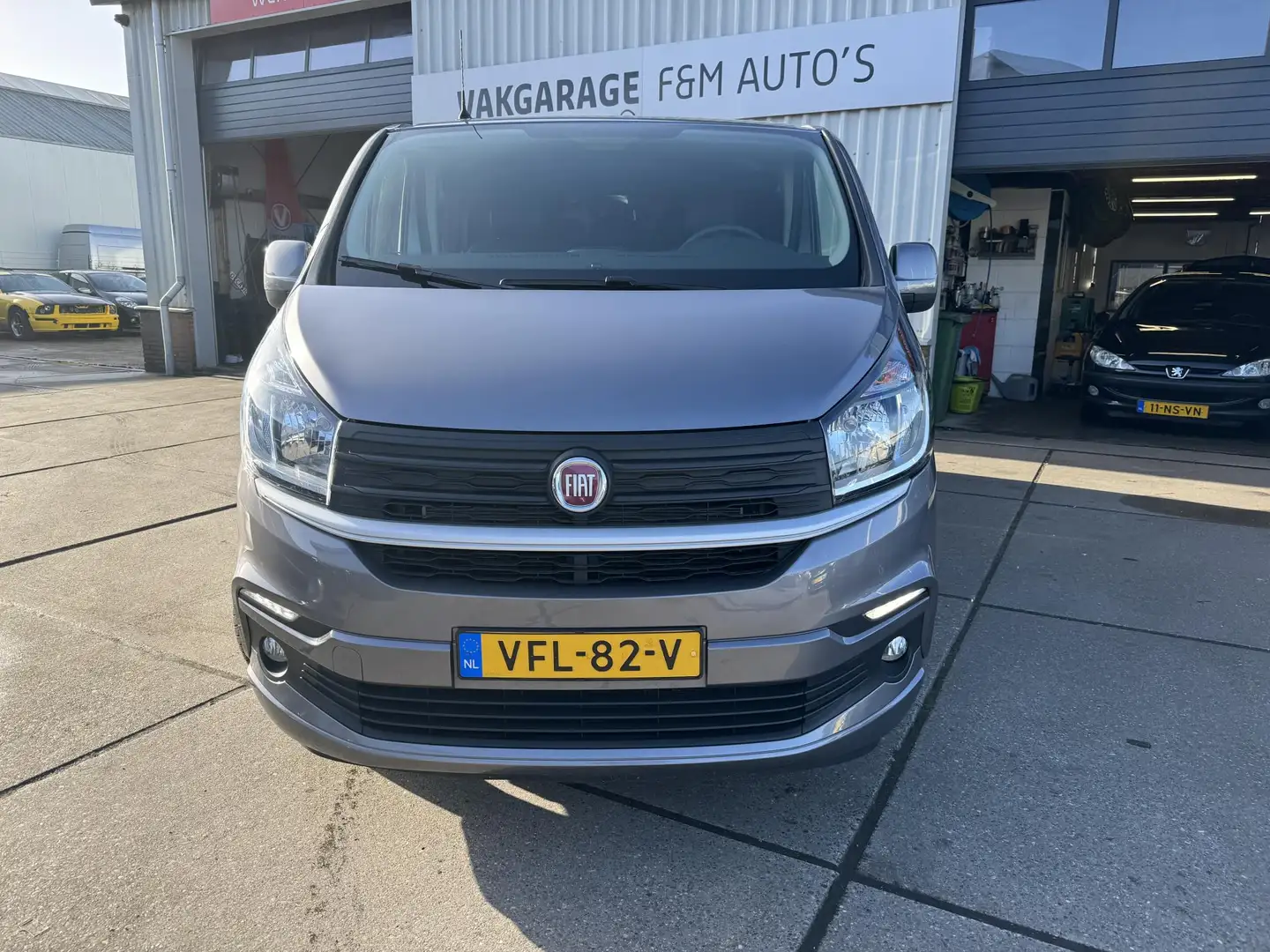Fiat Talento 2.0 MultiJet L2H1 Business Pro DC Gris - 2