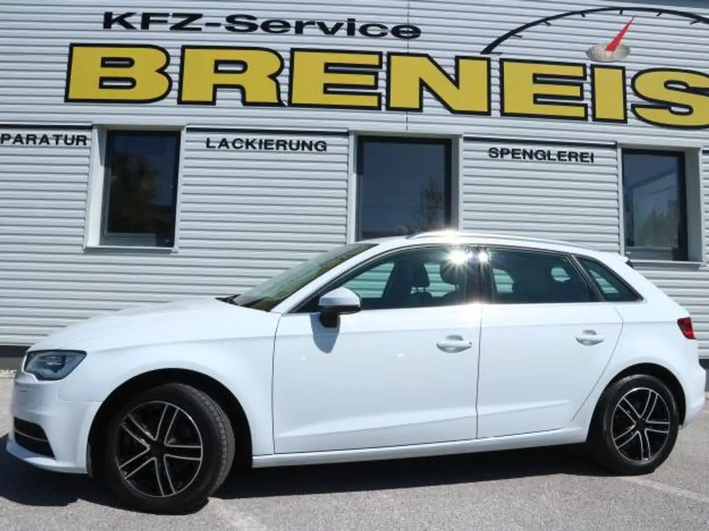 Audi A3 Sportback 1,6 TDI Ambiente *Tauschmotor 127000km* Weiß - 2
