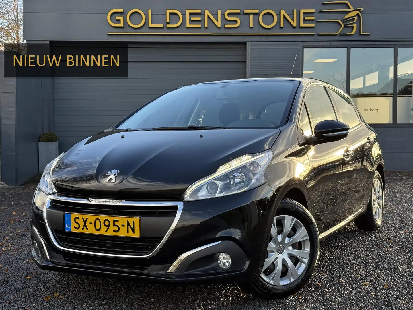 Peugeot 208 1.2 PureTech Blue Lion 2e Eigenaar,Dealer Onderhou Černá - 1
