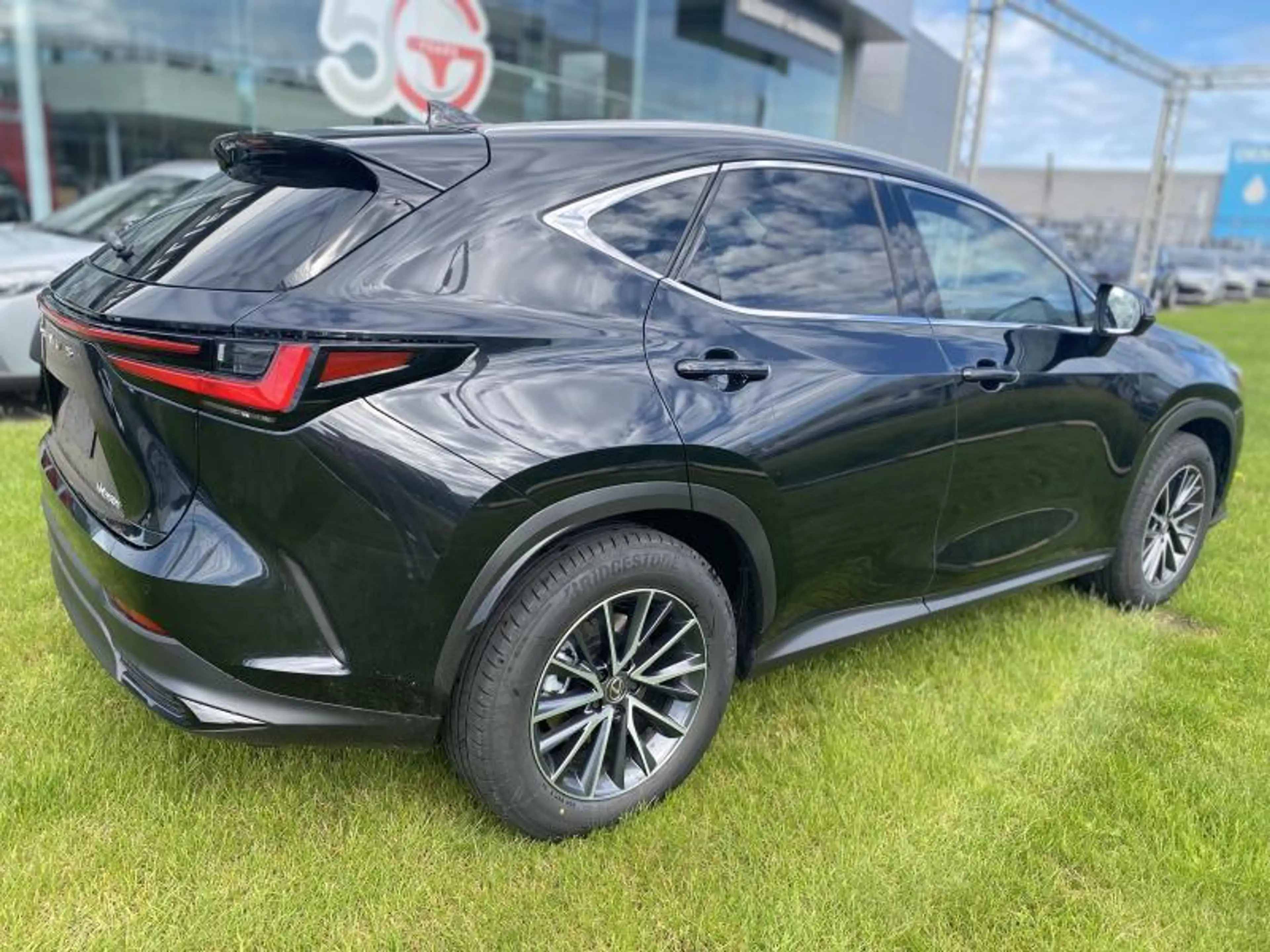 Lexus NX 350h Executive AWD + PANO DAK + HUD — photo 2