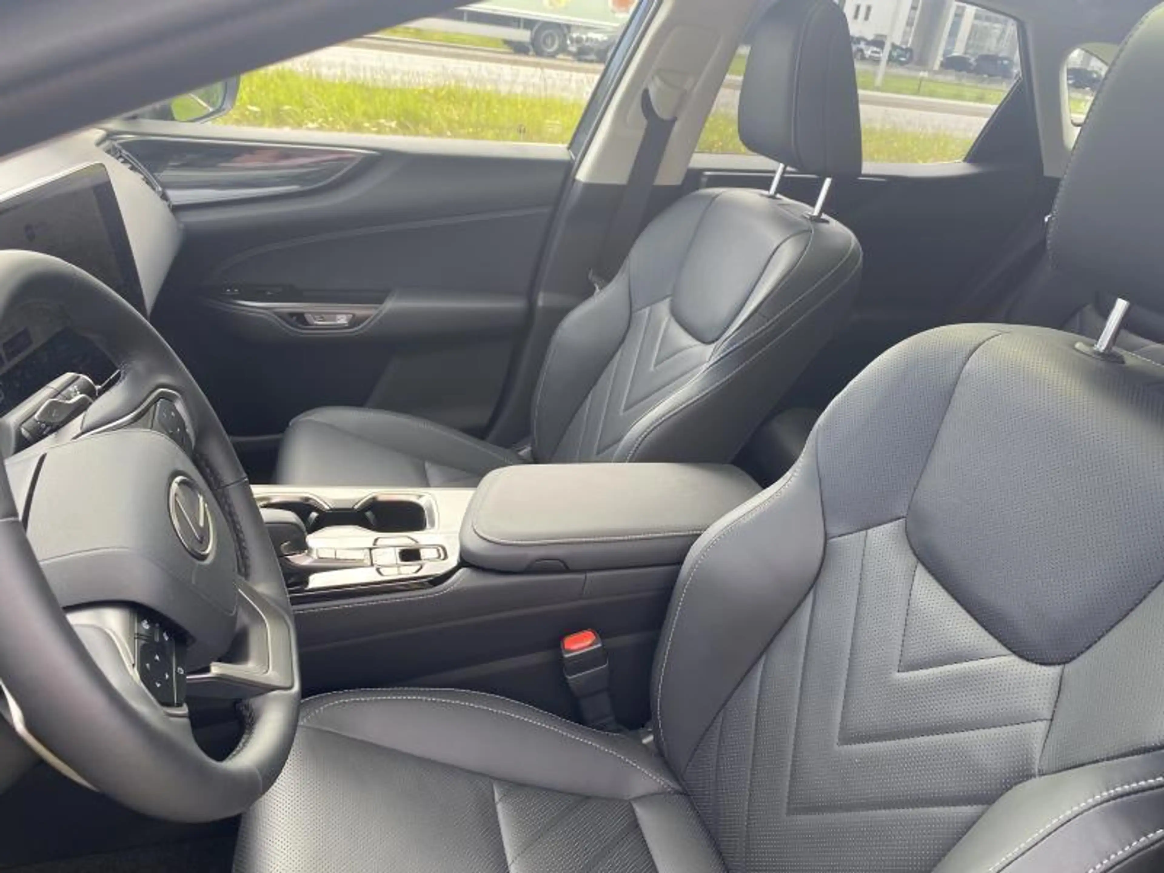 Lexus NX 350h Executive AWD + PANO DAK + HUD — photo 13
