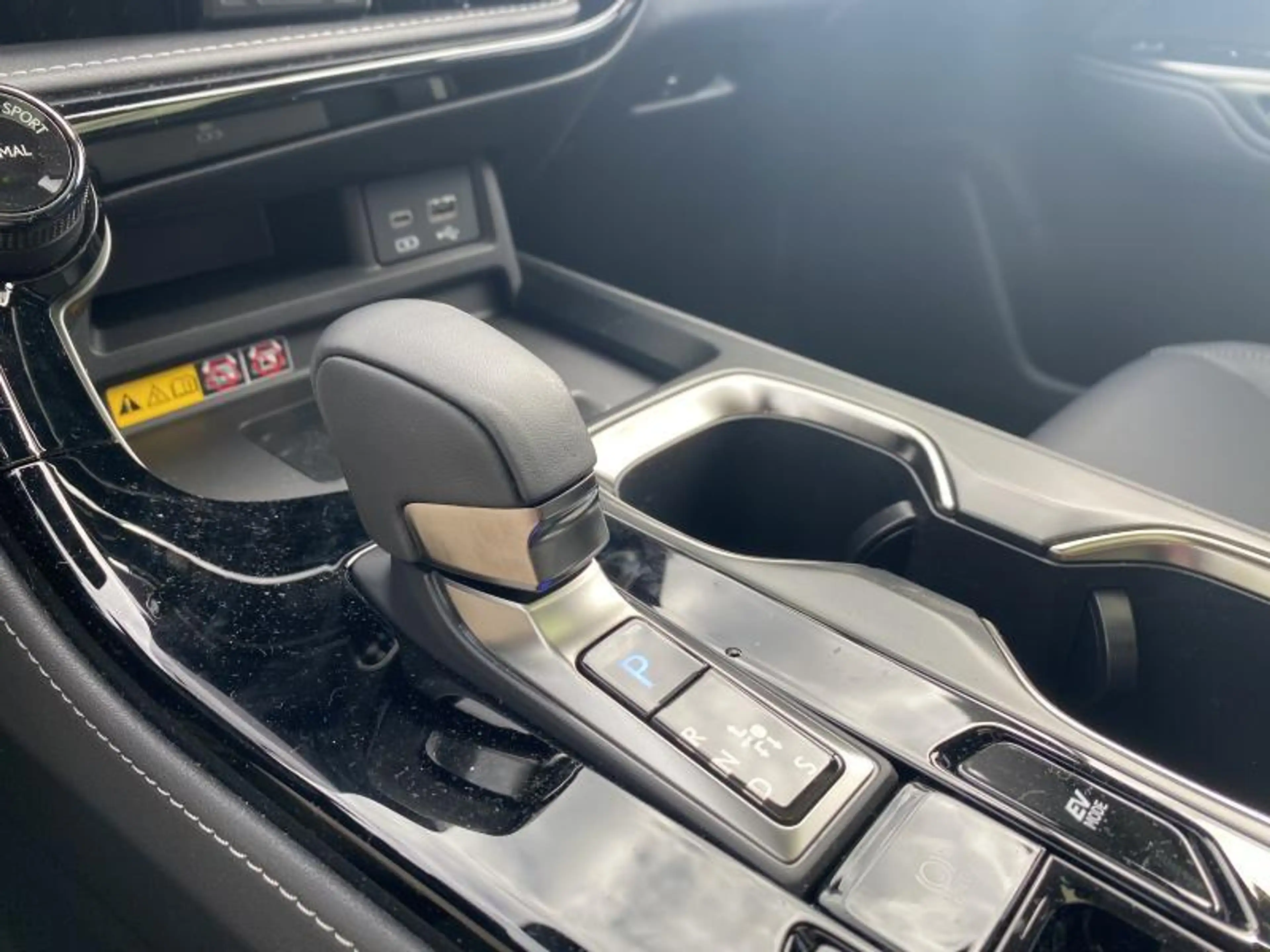 Lexus NX 350h Executive AWD + PANO DAK + HUD — photo 15