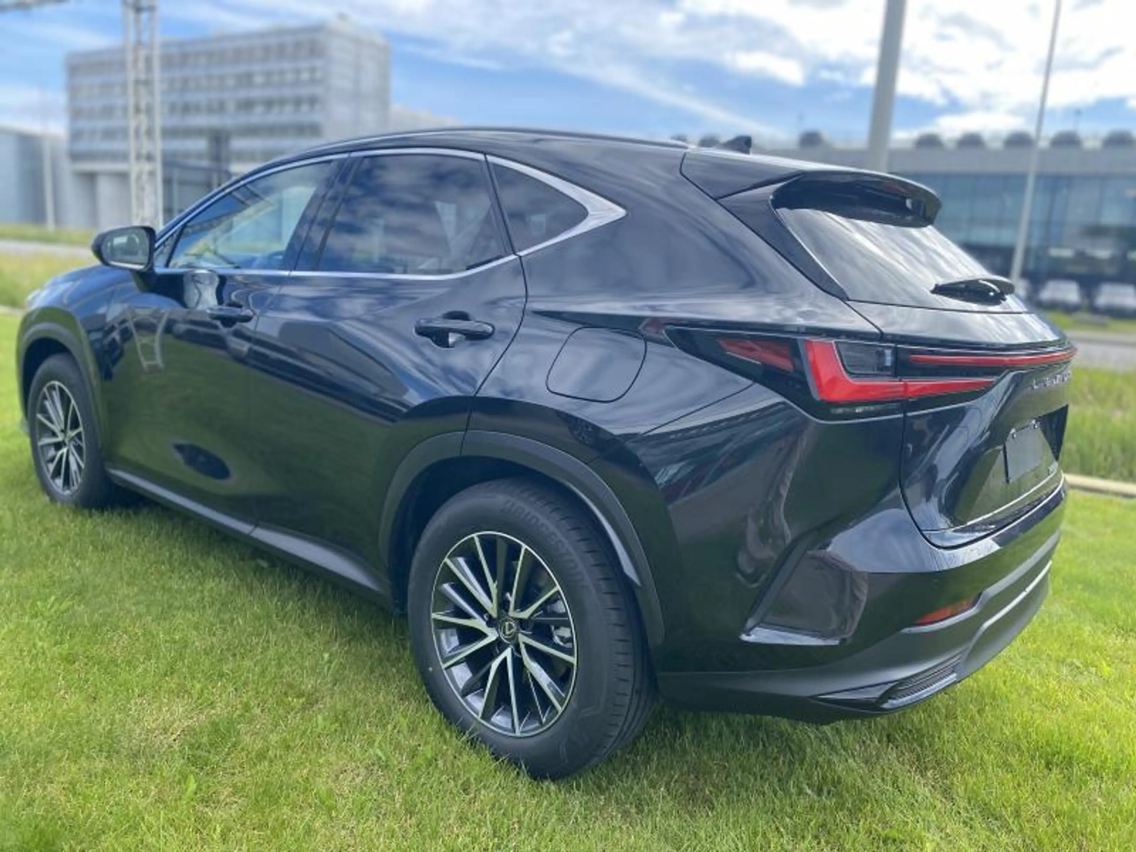 Lexus NX 350h Executive AWD + PANO DAK + HUD — photo 4