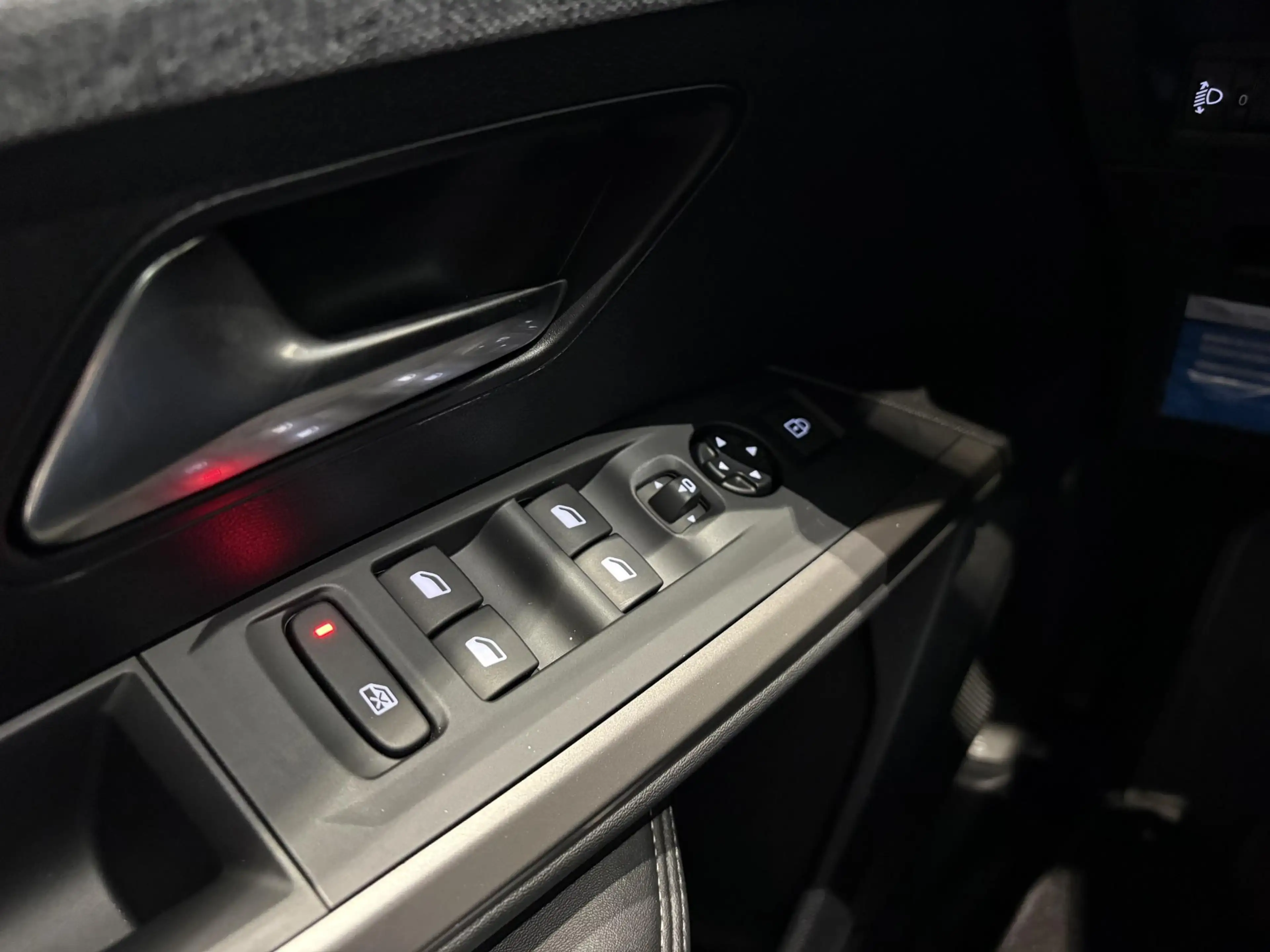 Peugeot 3008 1.6 plug-in Hybrid 195 Allure | Navigatie | Camera — photo 12