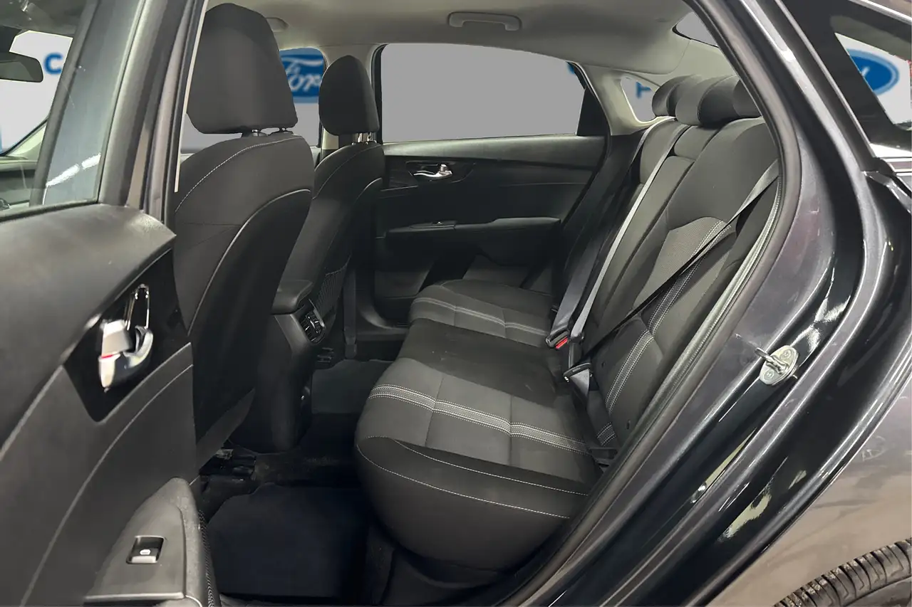Kia Forte снимка Kia Forte