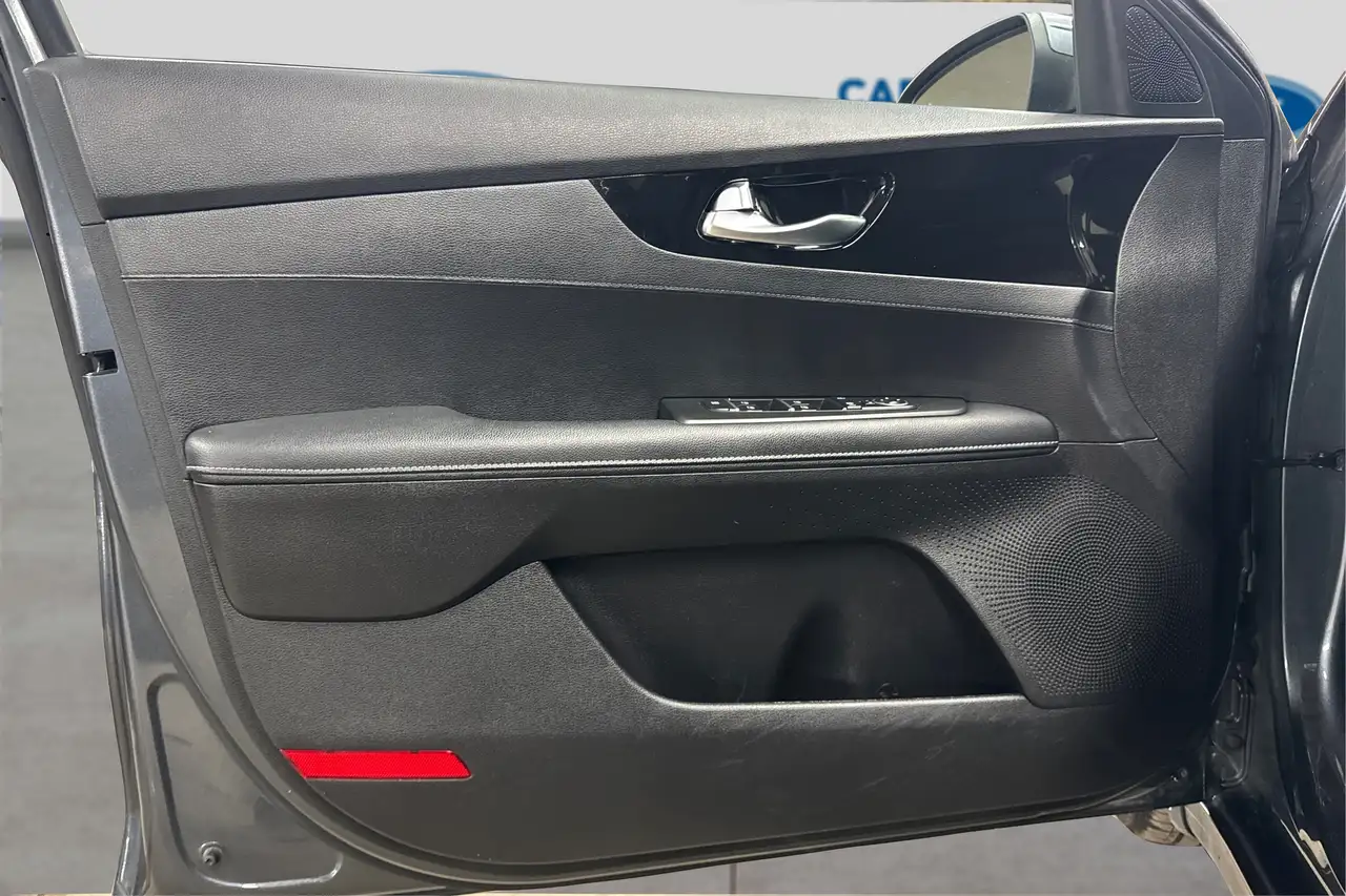 Kia Forte снимка Kia Forte