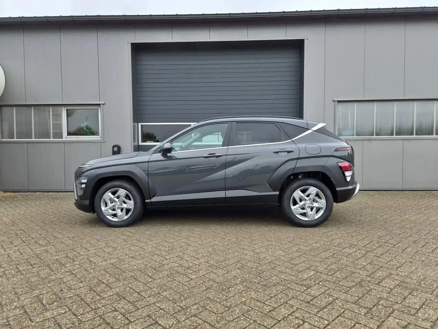 Hyundai KONA Trend 1.6 T-GDI 150PS Automatik Voll-LED-Schein... Grau - 2