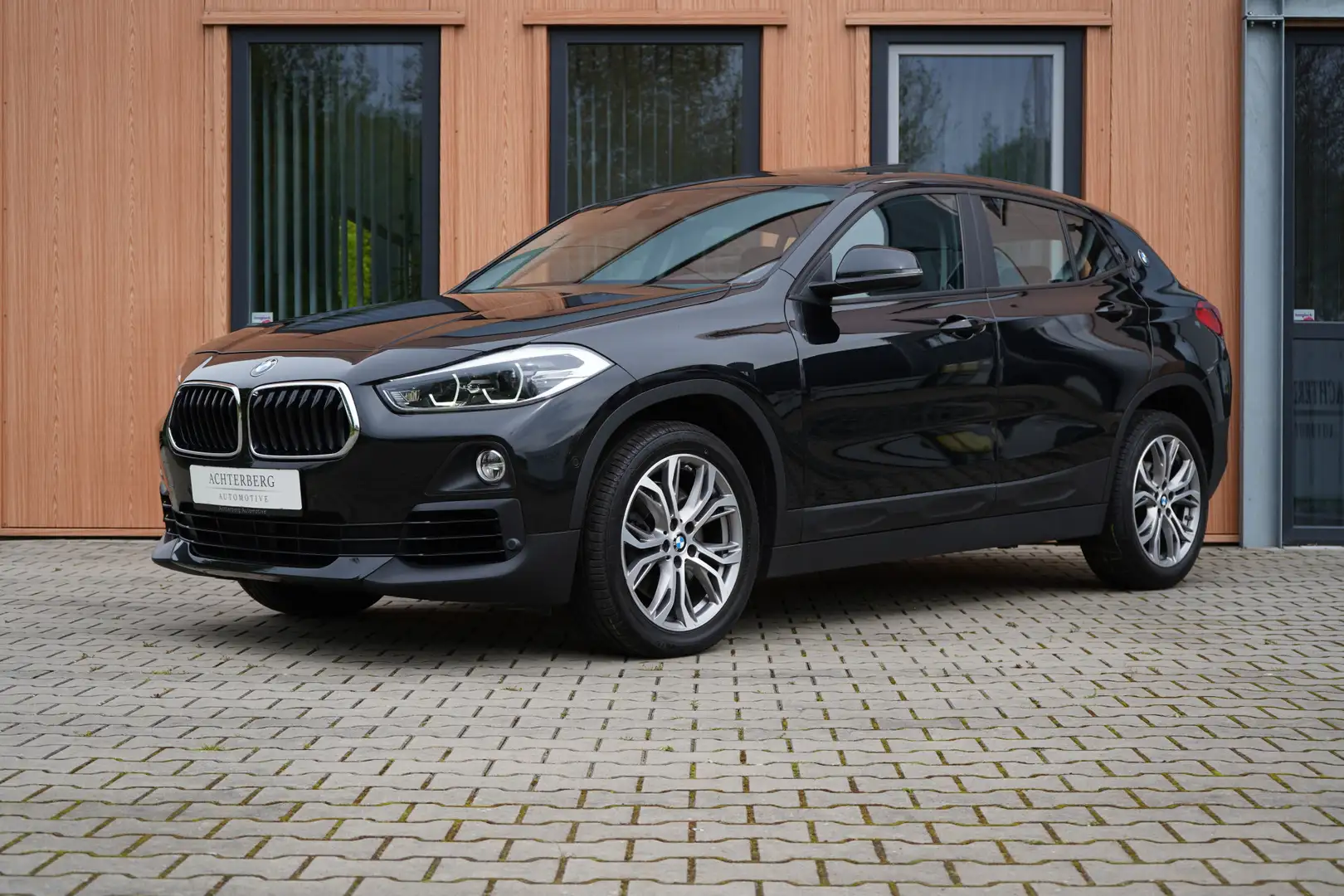 BMW X2 sDrive 20i | Panorama | Leer | Camera Zwart - 1