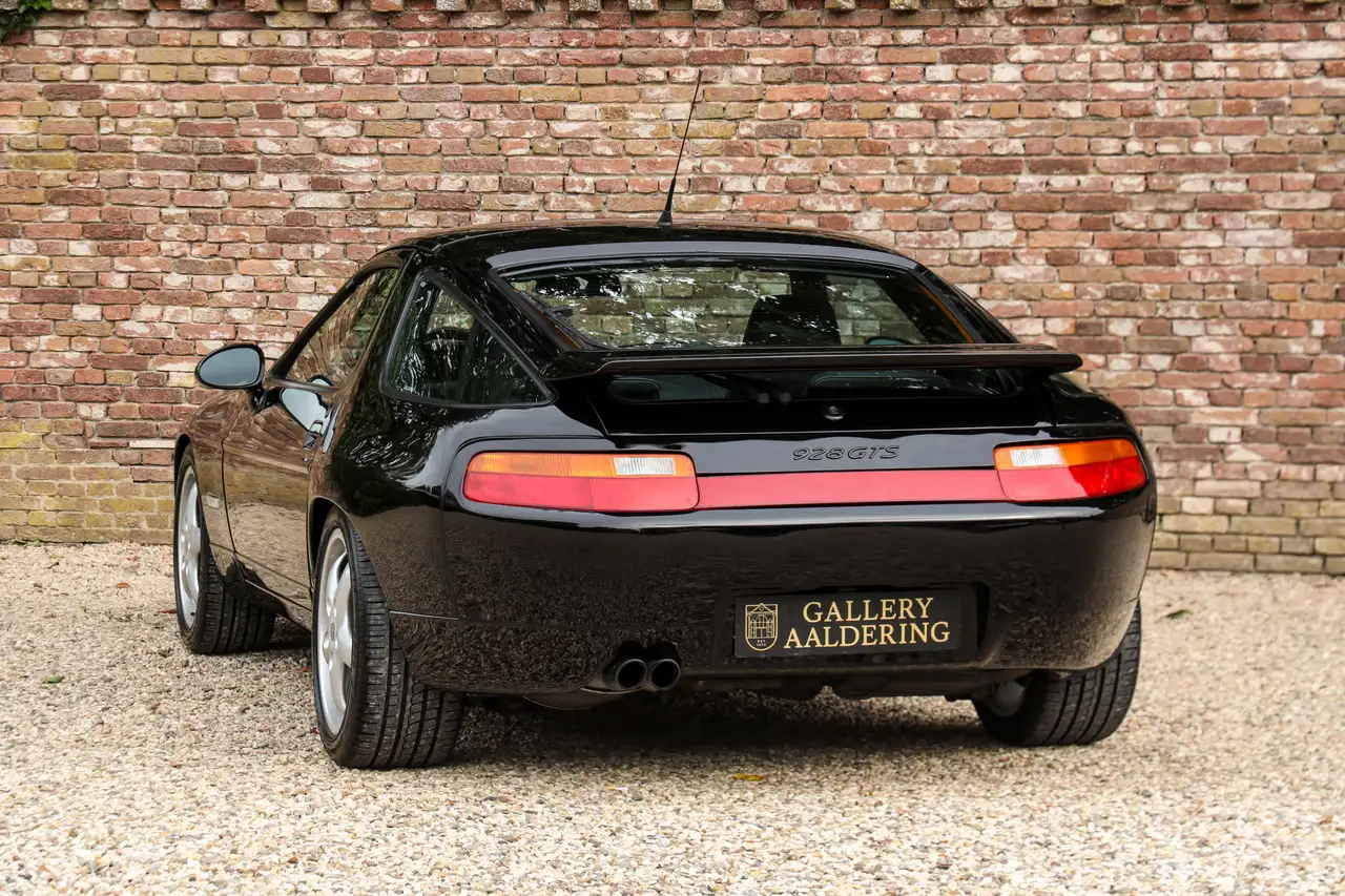Porsche 928 GTS "Black over black" "Black over black" - Chic c, foto 2
