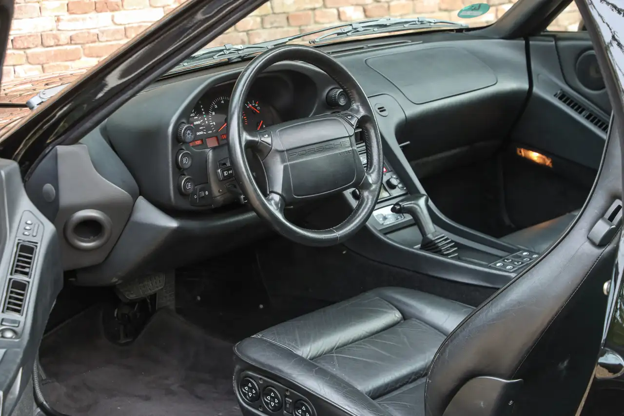 Porsche 928 GTS "Black over black" "Black over black" - Chic c, foto 3