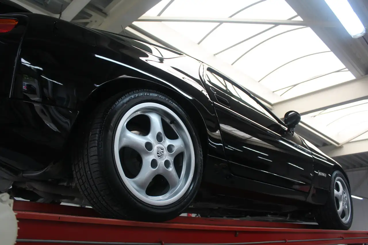 Porsche 928 GTS "Black over black" "Black over black" - Chic c, foto 12
