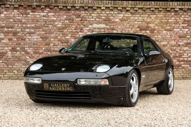 Porsche 928 GTS "Black over black" "Black over black" - Chic c