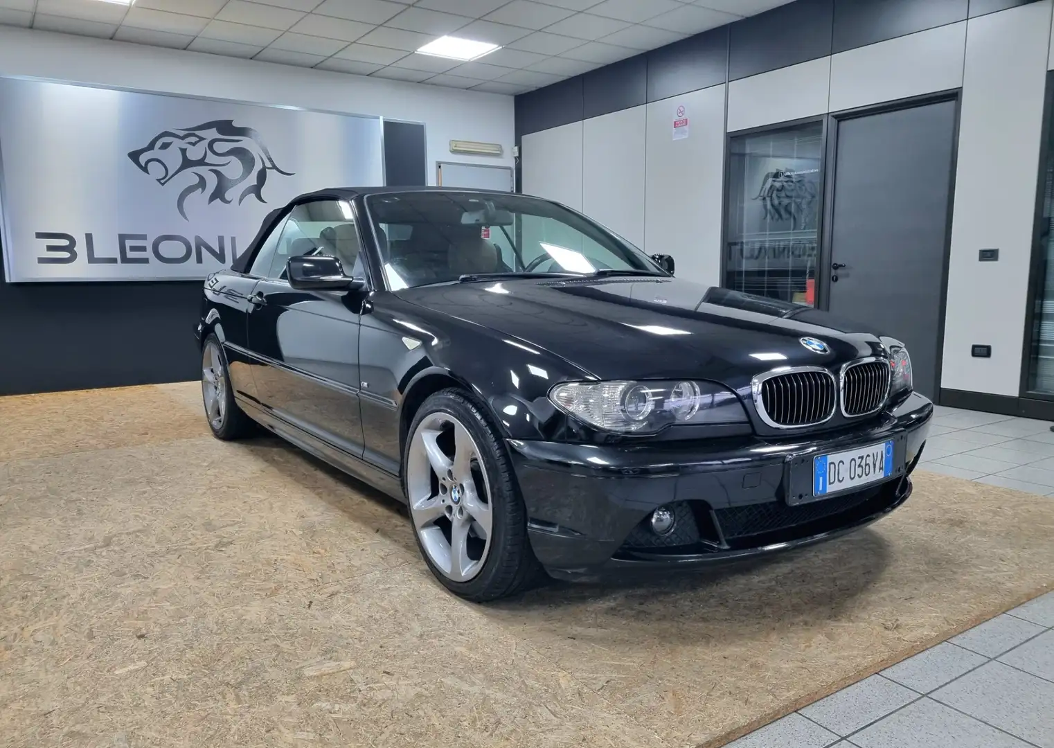 BMW 320 320Cd cat Cabrio Schwarz - 2