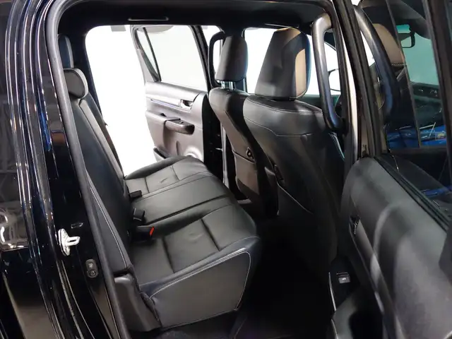 Toyota Hilux DK Invin. 4WD 2,8D Aut. *ALLBLACK *MWST *VOLL Ansicht 11