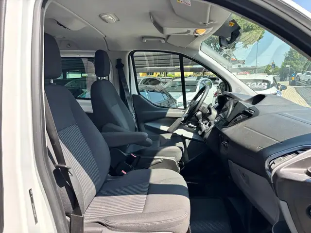 Ford Transit Custom view 11