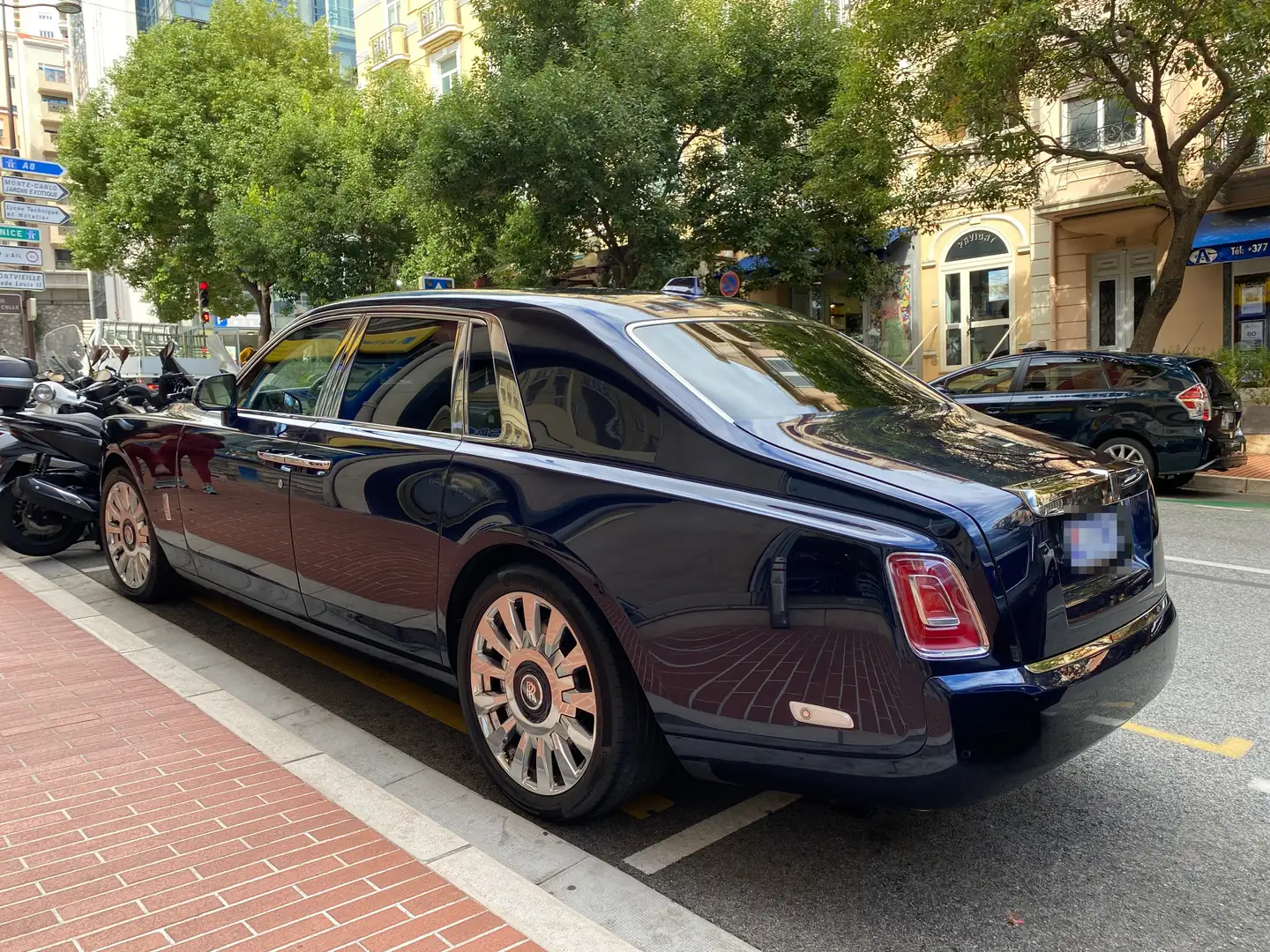 Rolls-Royce Phantom VIII 6.75 V12 Bleu - 2