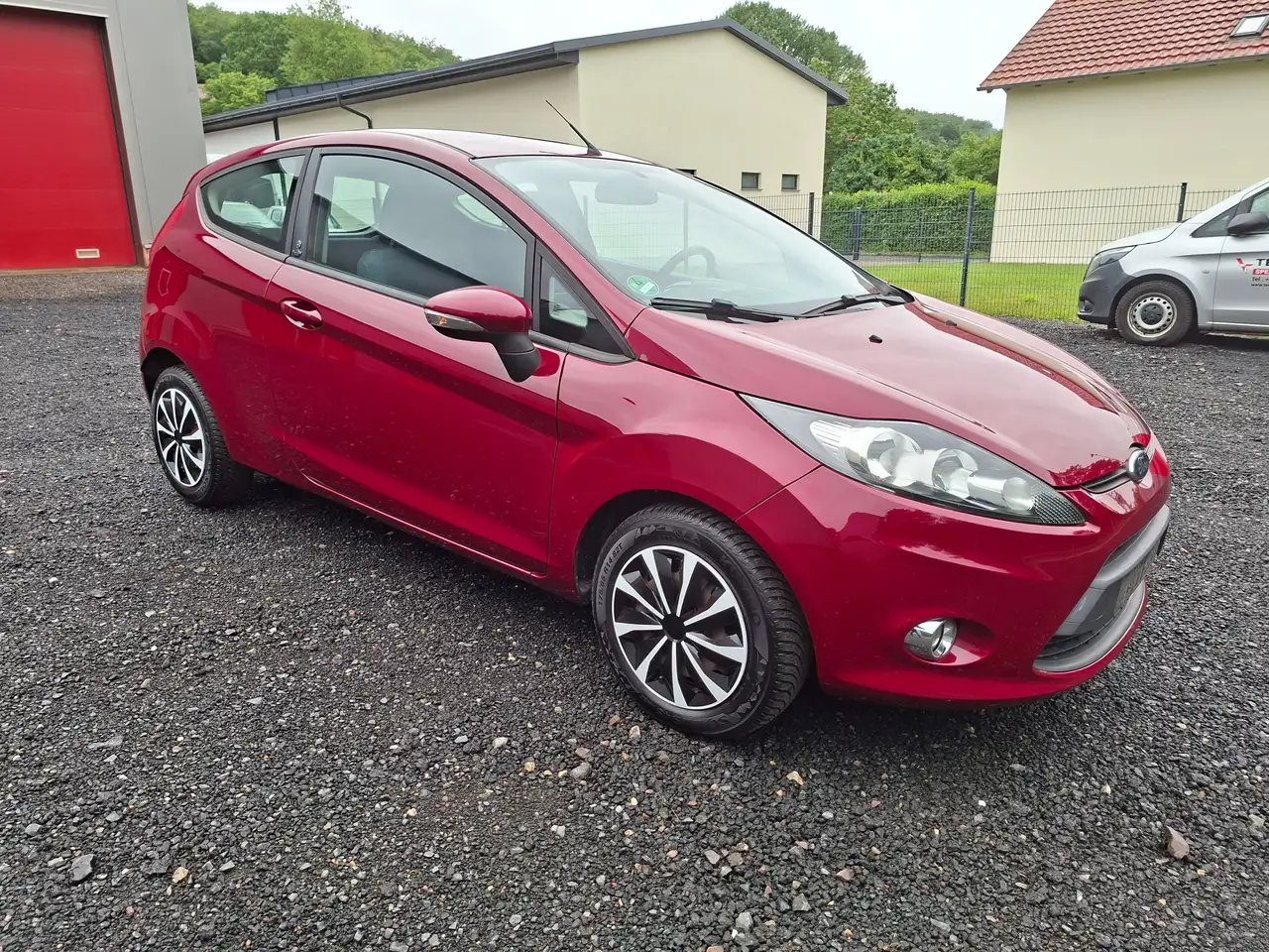 Ford Fiesta Champions Edition TÜV bis 10.2027 — photo 1 of 18