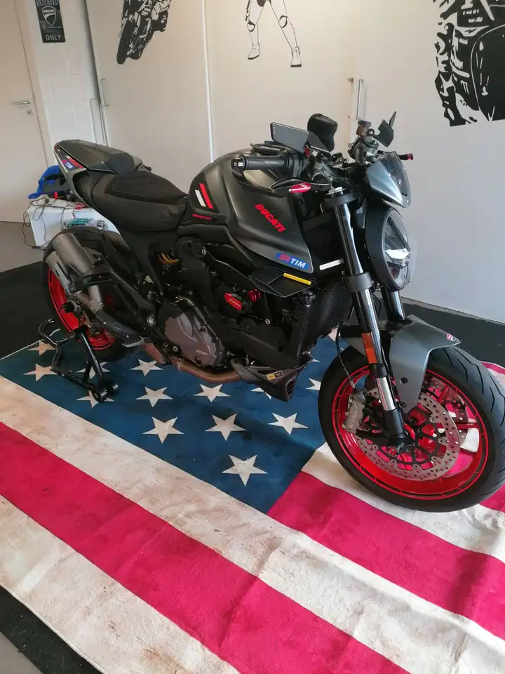 Ducati Monster 937