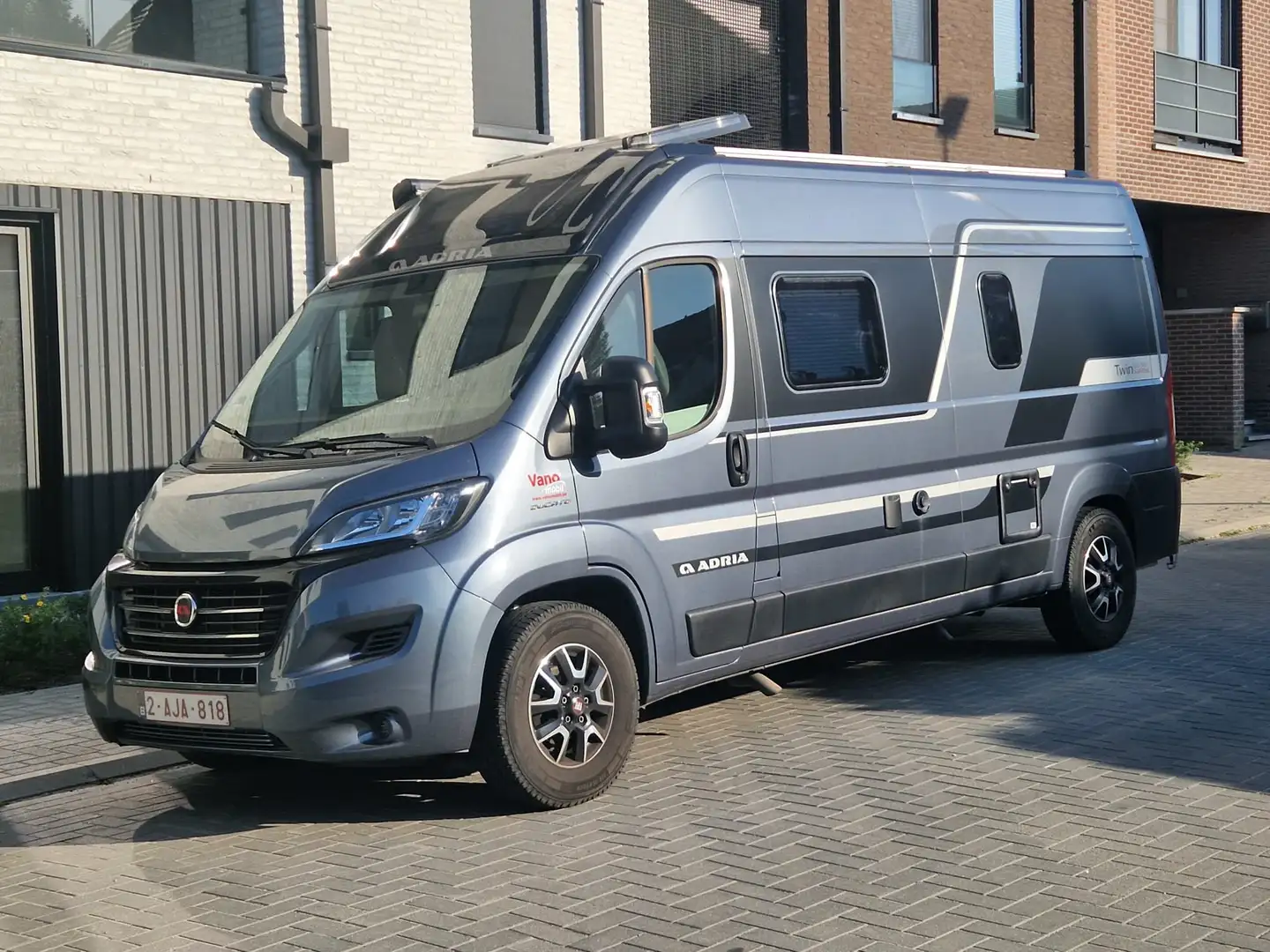 Caravans-Wohnm Adria Supreme Twin 600SPB Grau - 1