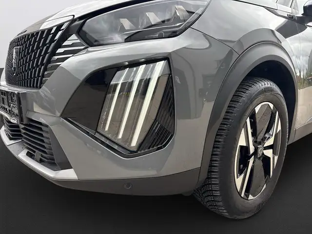 Peugeot 2008 view 11
