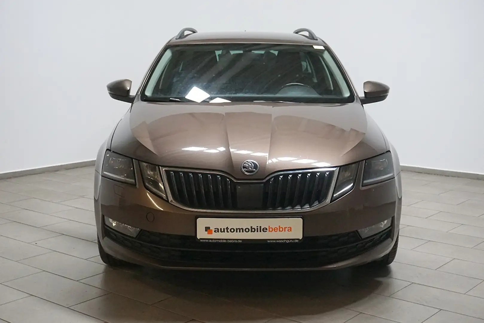Skoda Octavia 2.0TDI Clever SHZ PDC MFL Navi LED 17 Braun - 2
