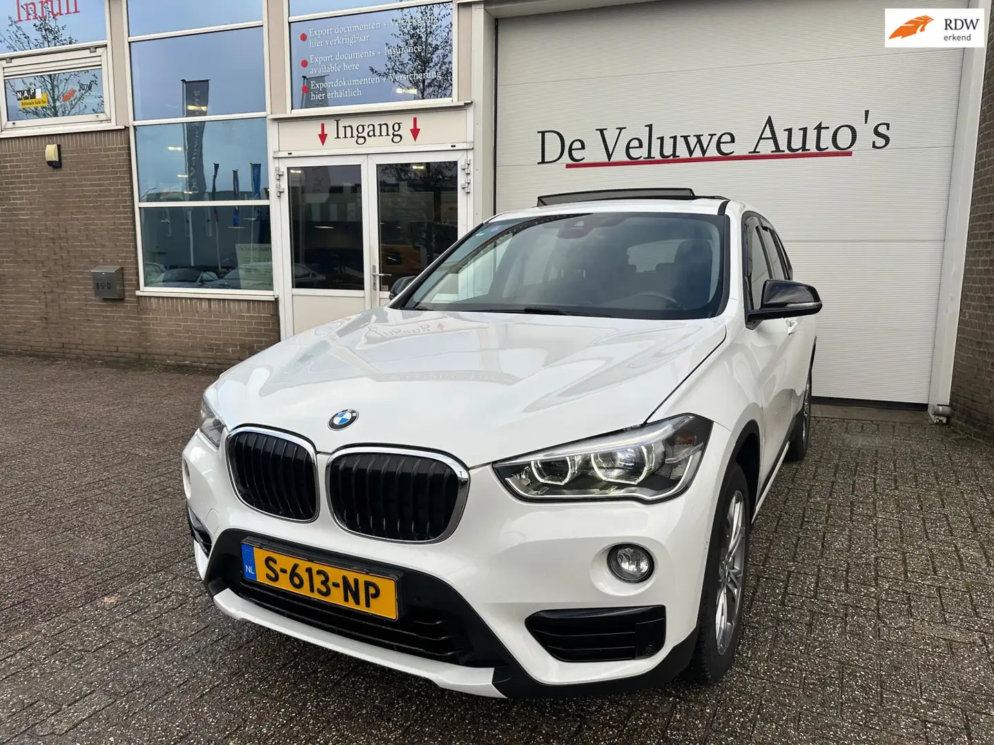 BMW X1 SDrive18i M Sport High Executive Trekhaak HUD Pano Wit - 1