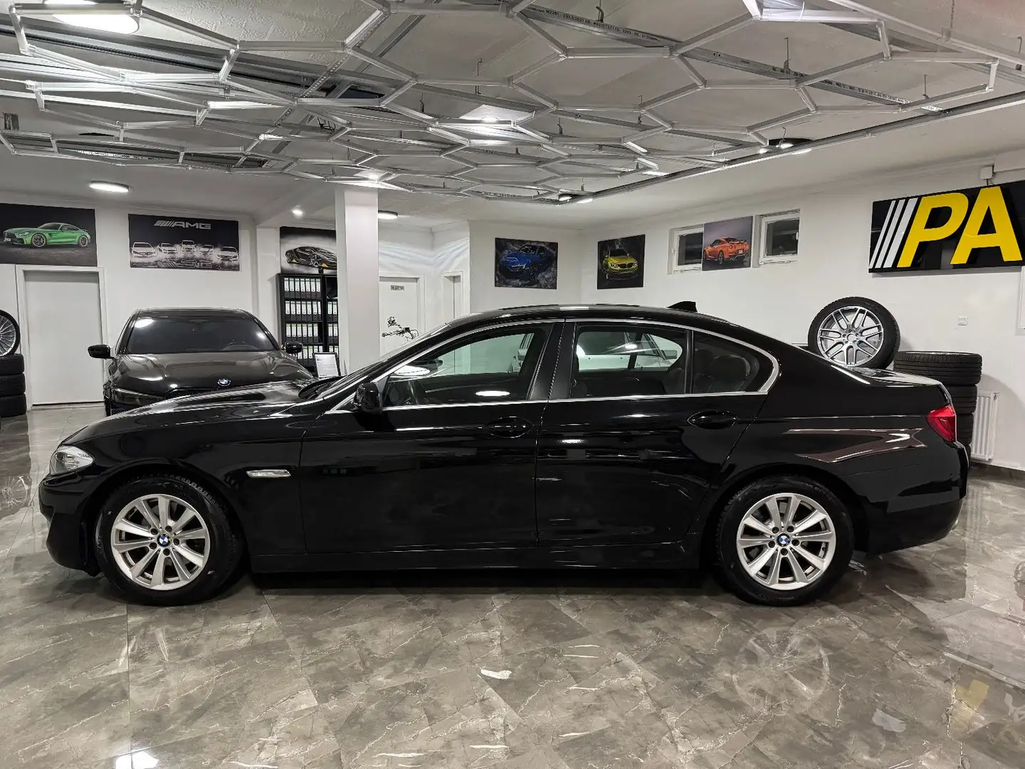 BMW 520 d Lim. / Automatik Xenon Navi Klimaautomatik Schwarz - 2