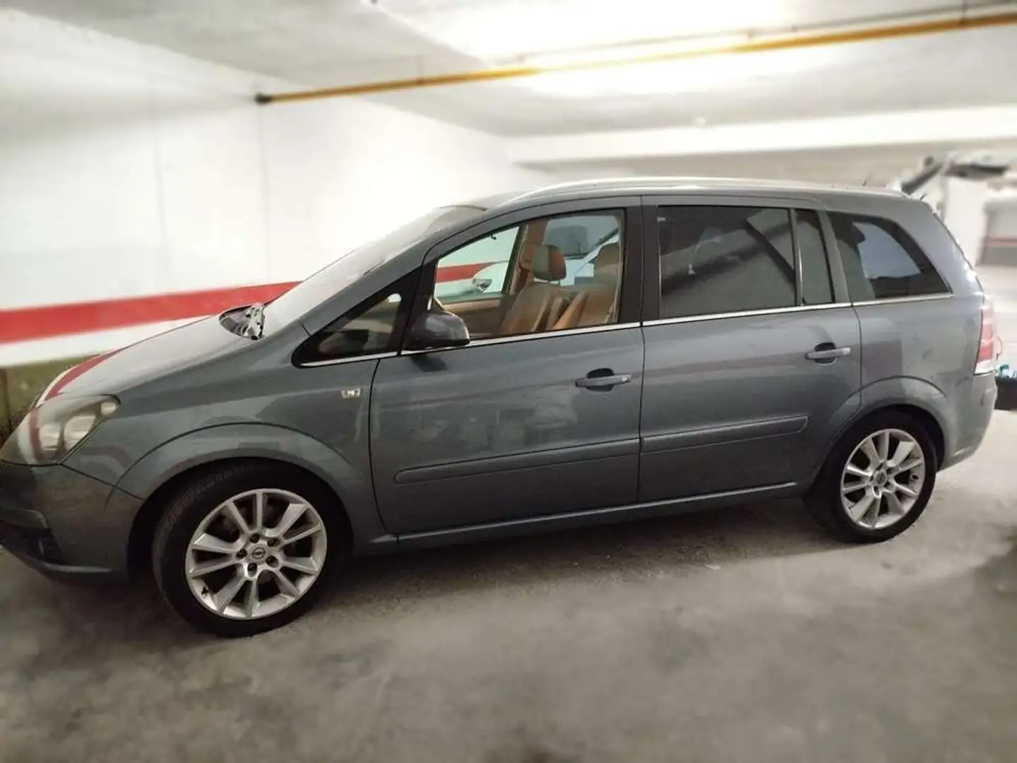 Opel Zafira 1.9CDTi Cosmo 120 Gris - 1