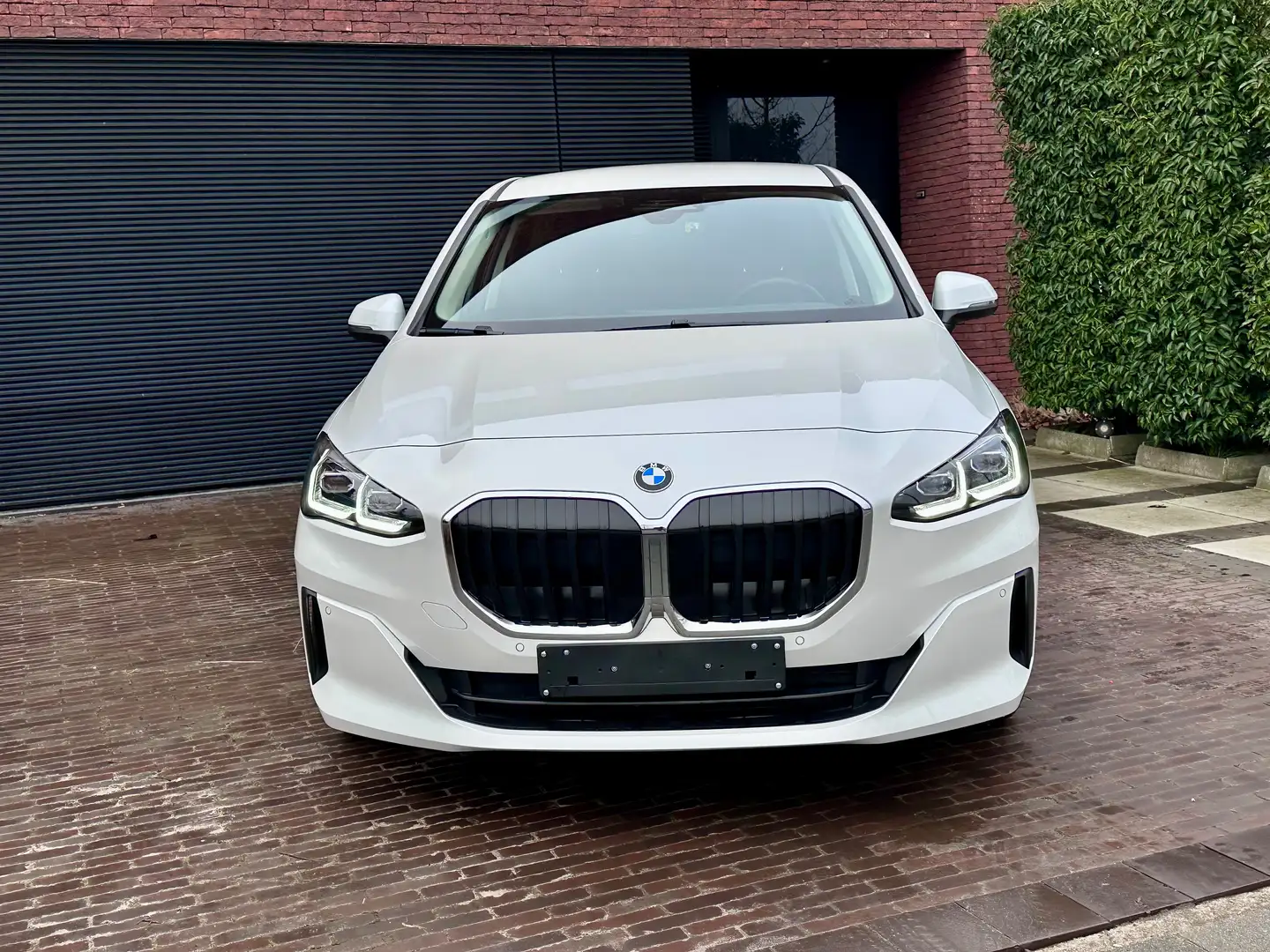 BMW 218 IA TOURER/LED/NAVI/CARPLAY/CAMERA/INDUCTIE LADEN Bílá - 2