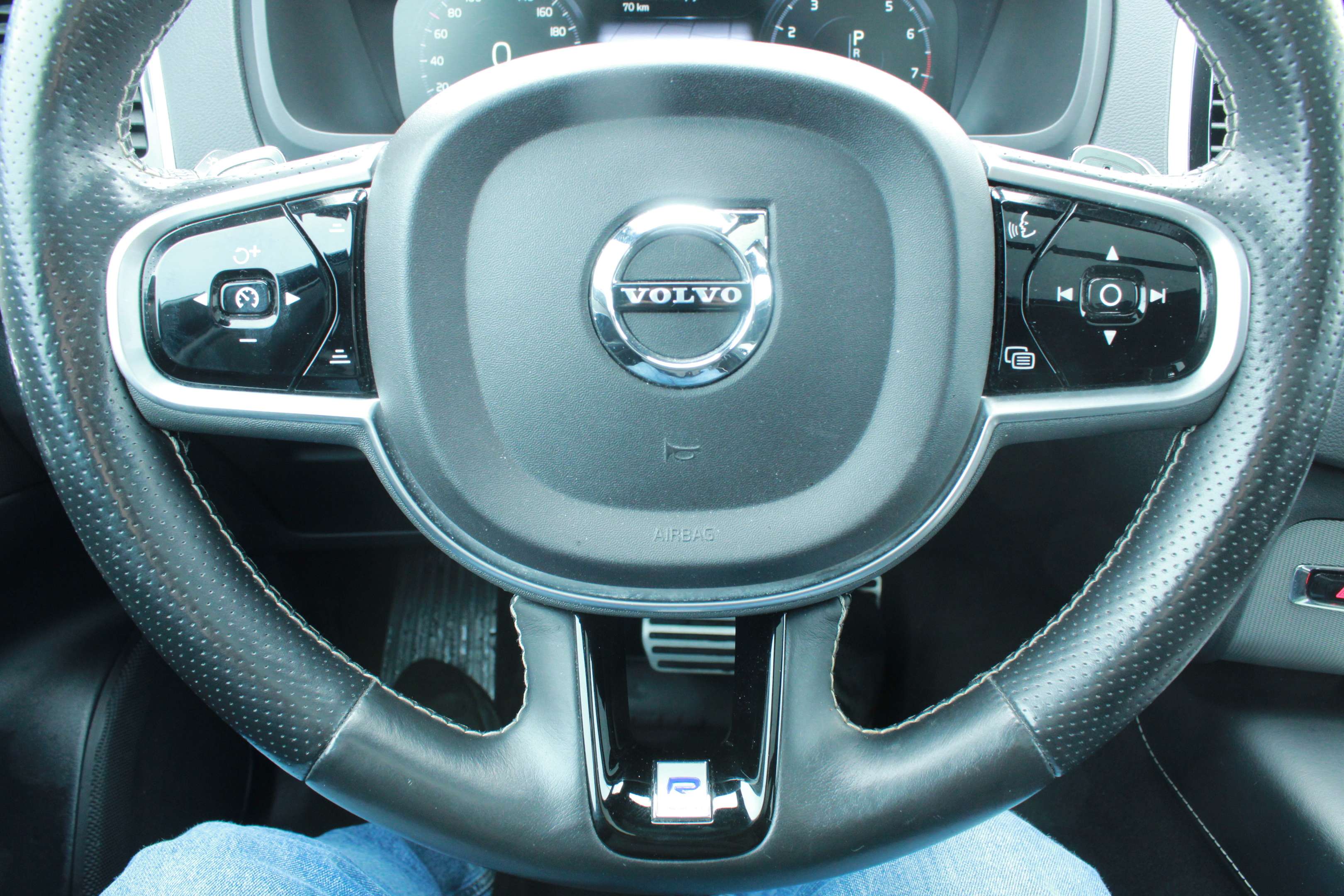 2019 Volvo XC90 T6 AWD R-Design thumb 19