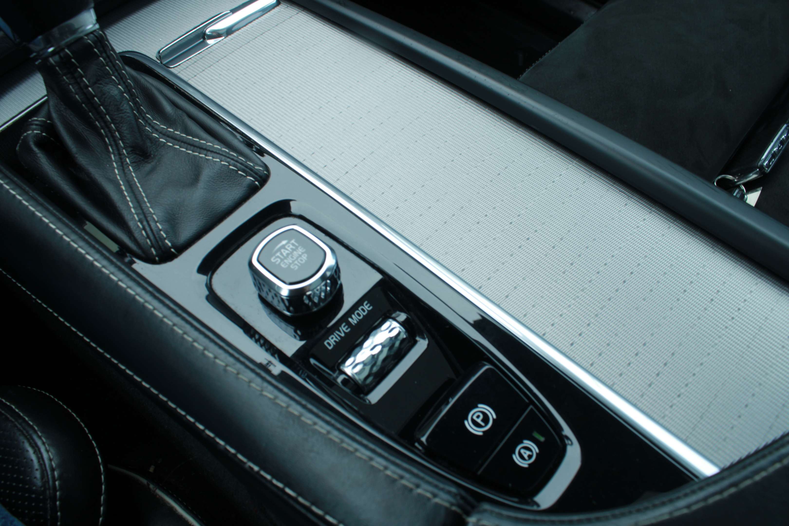 2019 Volvo XC90 T6 AWD R-Design thumb 28