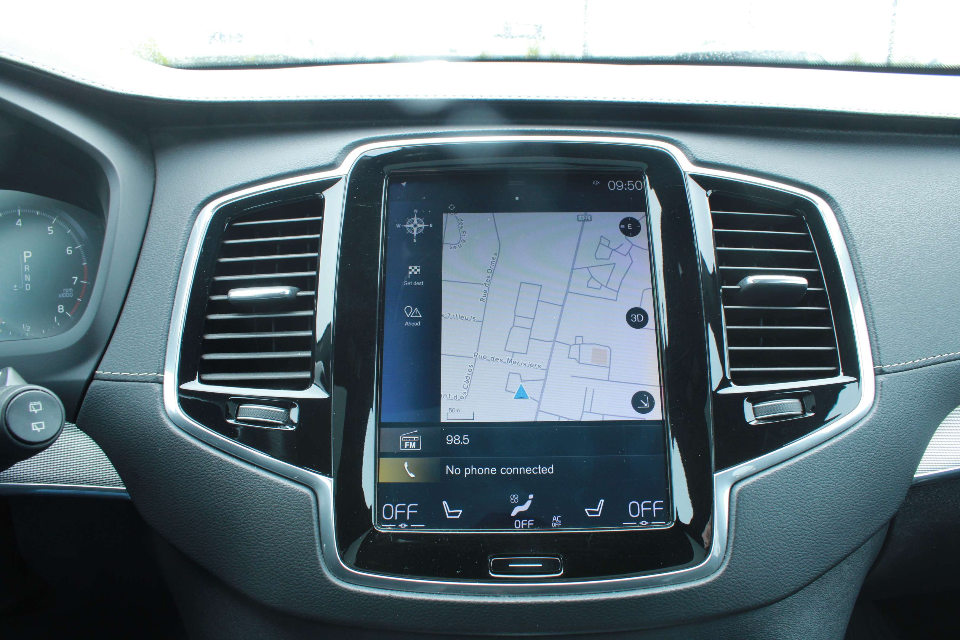 2019 Volvo XC90 T6 AWD R-Design thumb 24