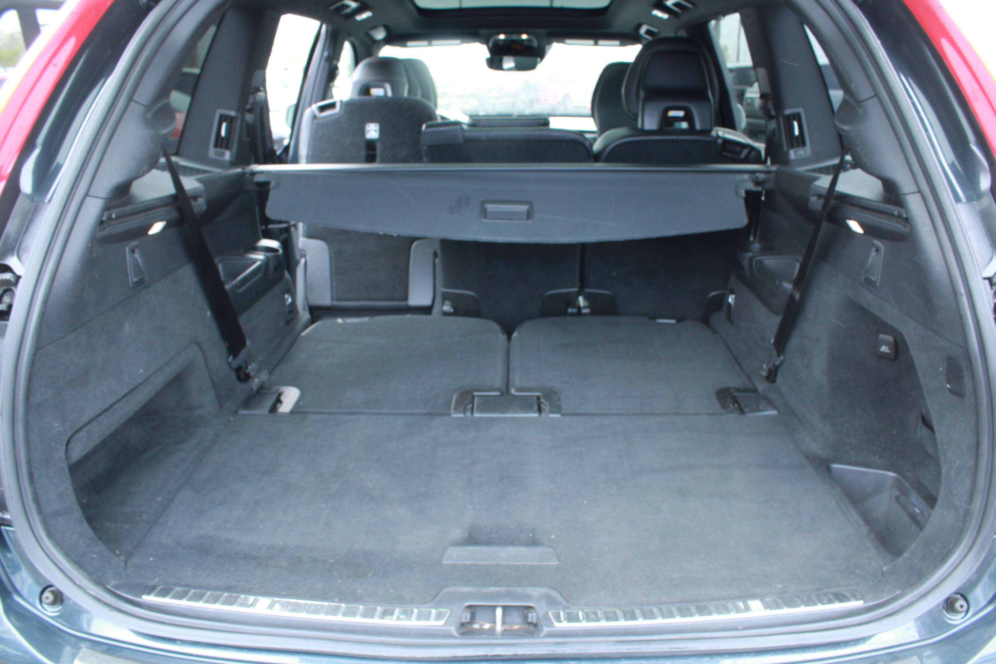 2019 Volvo XC90 T6 AWD R-Design thumb 32