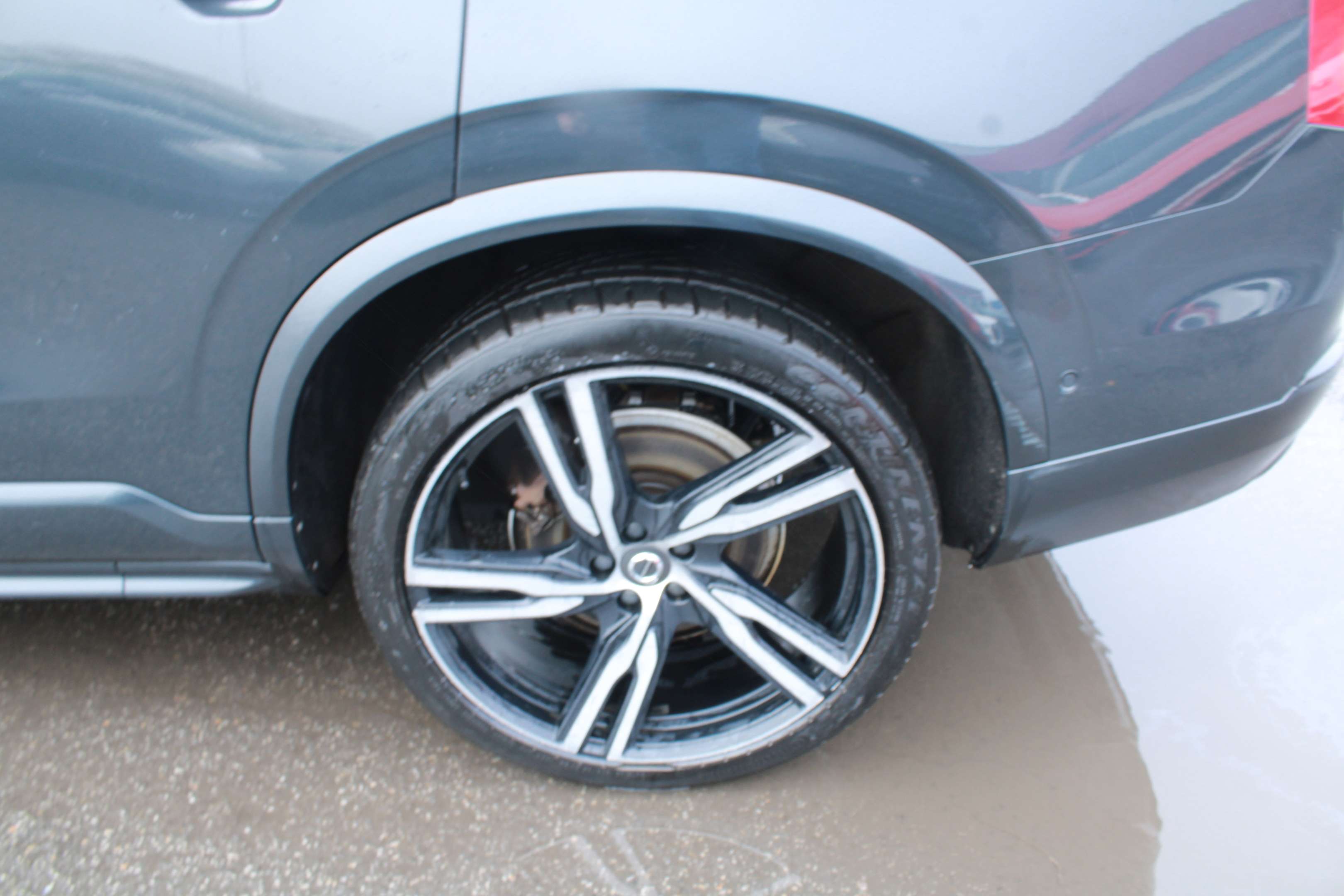 2019 Volvo XC90 T6 AWD R-Design thumb 13